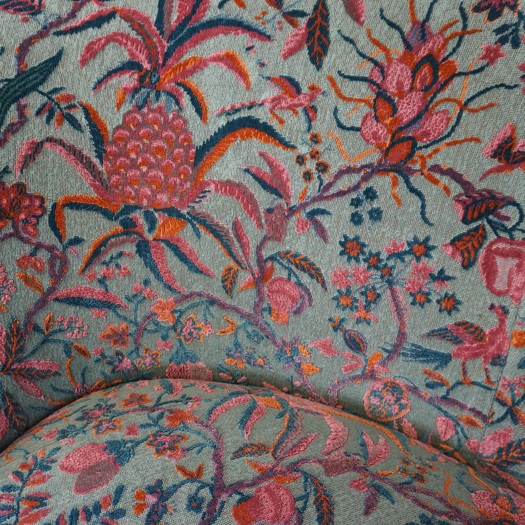 https://a.1stdibscdn.com/curvy-modern-banquette-with-botanical-velvet-for-sale-picture-16/f_21233/f_169595221574285527484/alizonbanquette_detail2_master.jpg