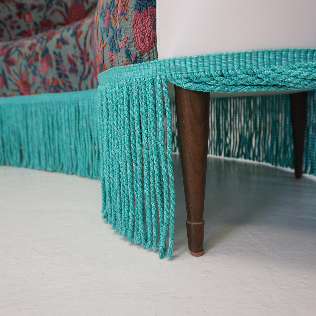 https://a.1stdibscdn.com/curvy-modern-banquette-with-botanical-velvet-for-sale-picture-15/f_21233/f_169595221574285534283/alizonbanquette_detail_master.jpg