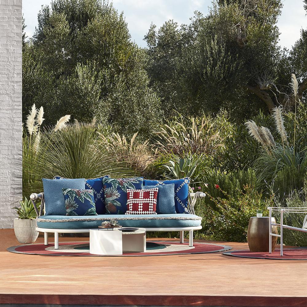 https://a.1stdibscdn.com/patricia-urquiola-trampoline-outdoor-sofa-steel-rope-and-fabric-by-cassina-for-sale-picture-7/f_14272/f_324913821675079100295/ambient_azul_master.jpg