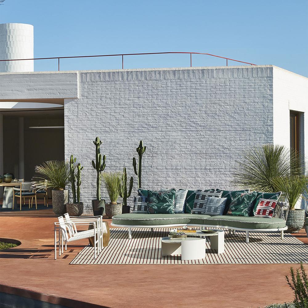 https://a.1stdibscdn.com/patricia-urquiola-trampoline-outdoor-sofa-steel-rope-and-fabric-by-cassina-for-sale-picture-10/f_14272/f_294338821657010369579/ambient_verde_2_master.jpg