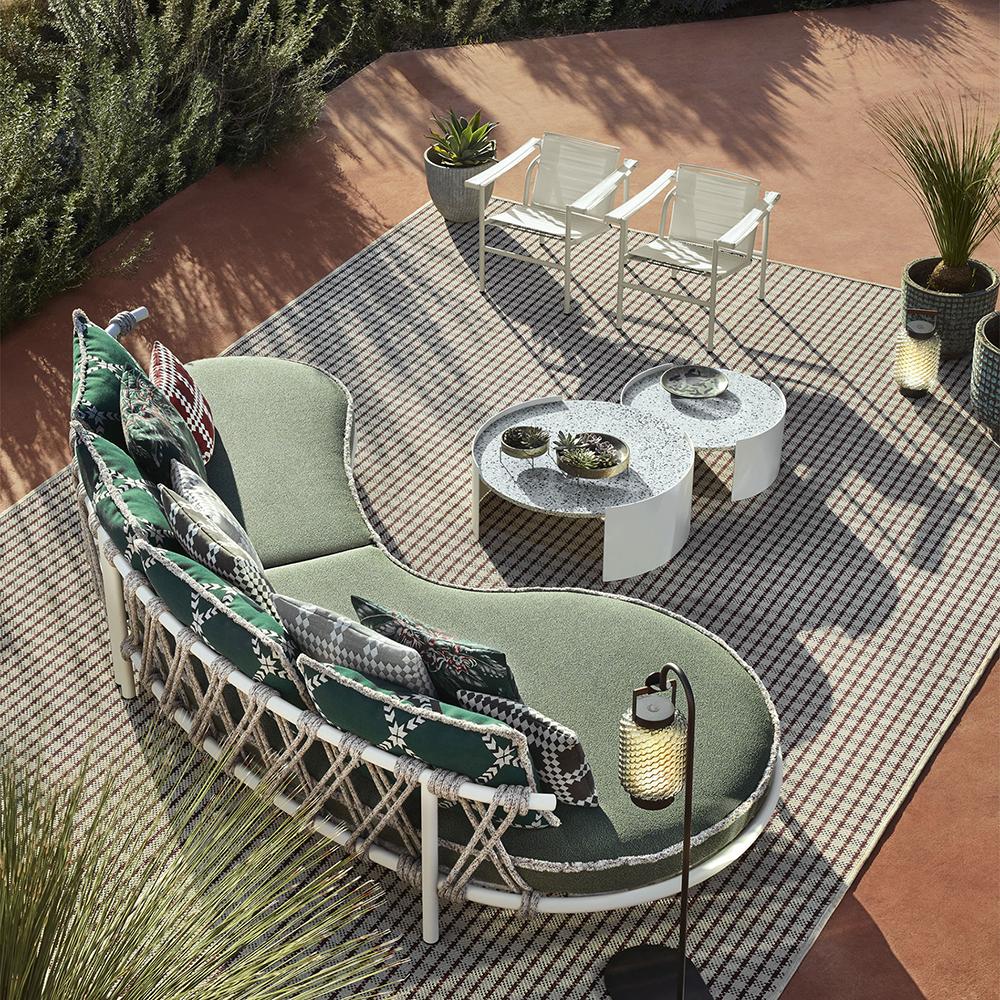 https://a.1stdibscdn.com/patricia-urquiola-trampoline-outdoor-sofa-steel-rope-and-fabric-by-cassina-for-sale-picture-9/f_14272/f_324913821675079101639/ambient_verde_master.jpg