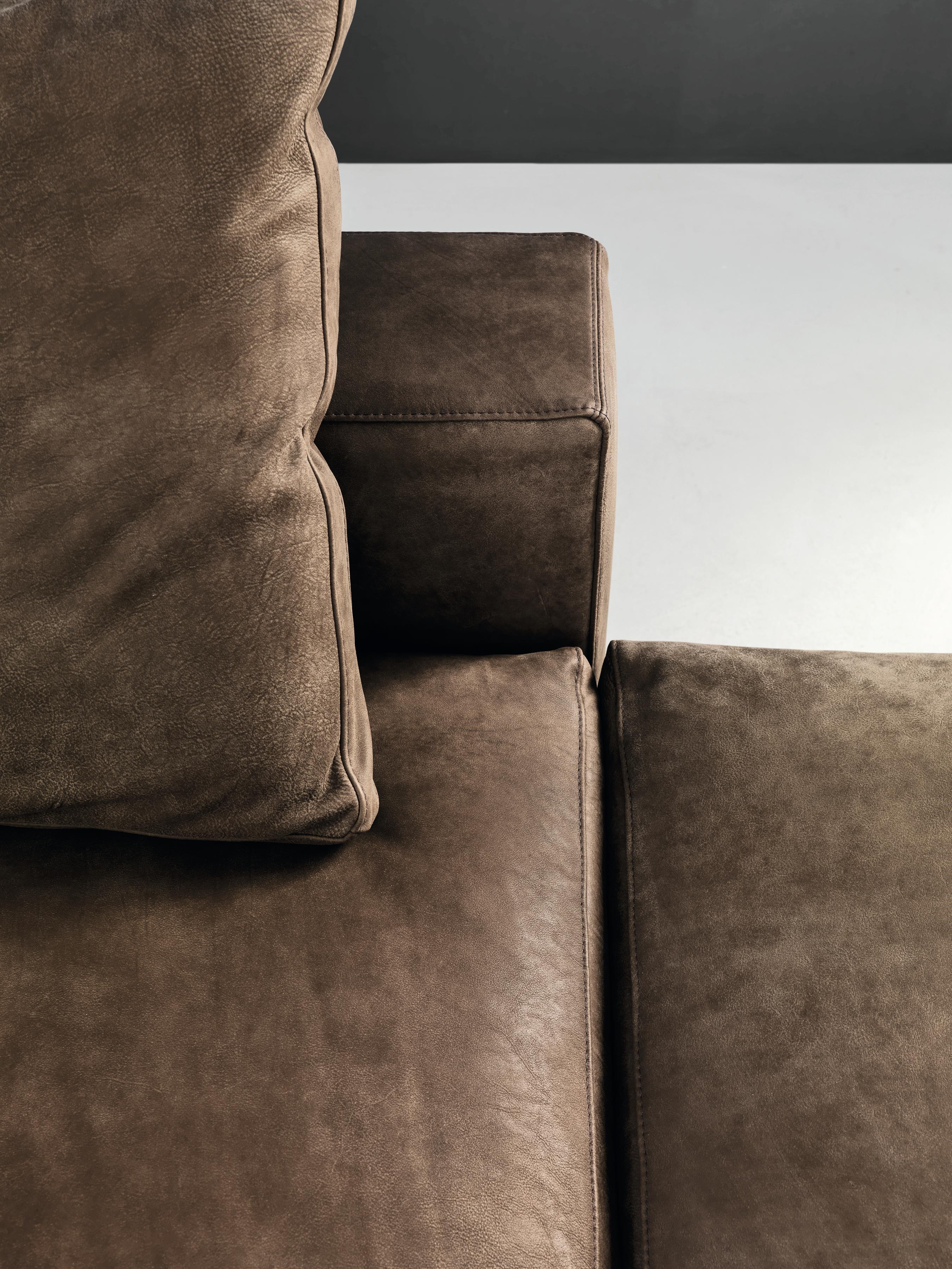 https://a.1stdibscdn.com/ananta-class-23-extra-large-sofa-in-lusso-upholstery-and-corten-by-sergio-bicego-for-sale-picture-8/22569652/f_265733521639714800711/ananta_class_saba_7_master.jpg