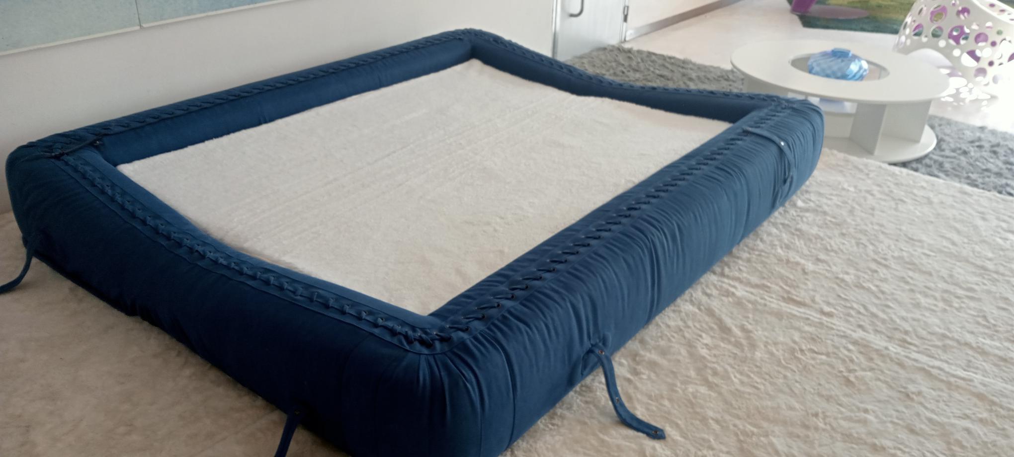 https://a.1stdibscdn.com/giovannetti-1970s-anfibio-foldable-sofa-blue-colored-cotton-project-becchi-for-sale-picture-9/f_52352/f_359421221731497106363/anfibio_rio_letto_master.jpg
