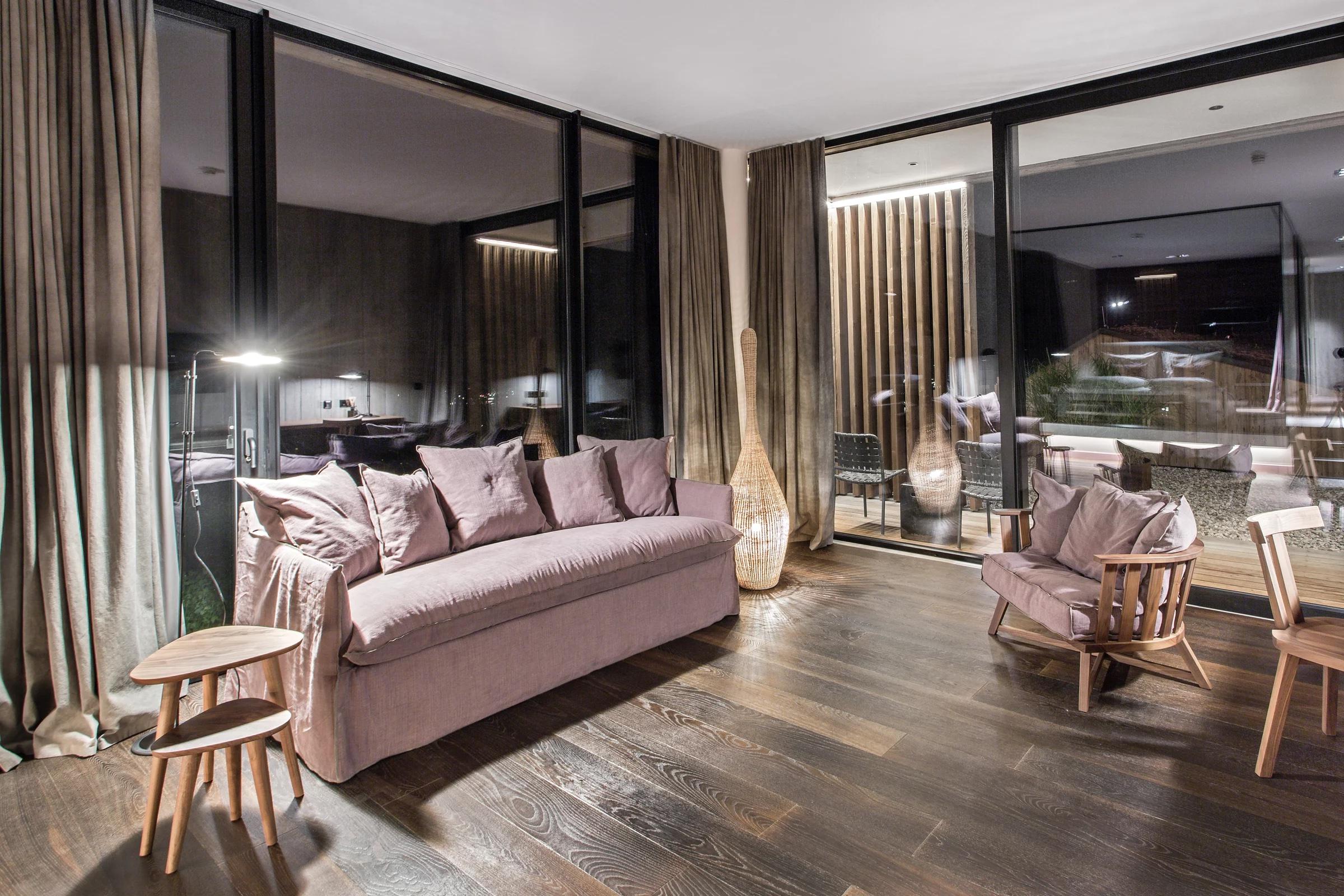https://a.1stdibscdn.com/sofa-bed-gervasoni-ghost-13-design-paola-navone-for-sale-picture-4/f_105752/f_465013321756829639560/arbb2a_1_2x_master.jpeg