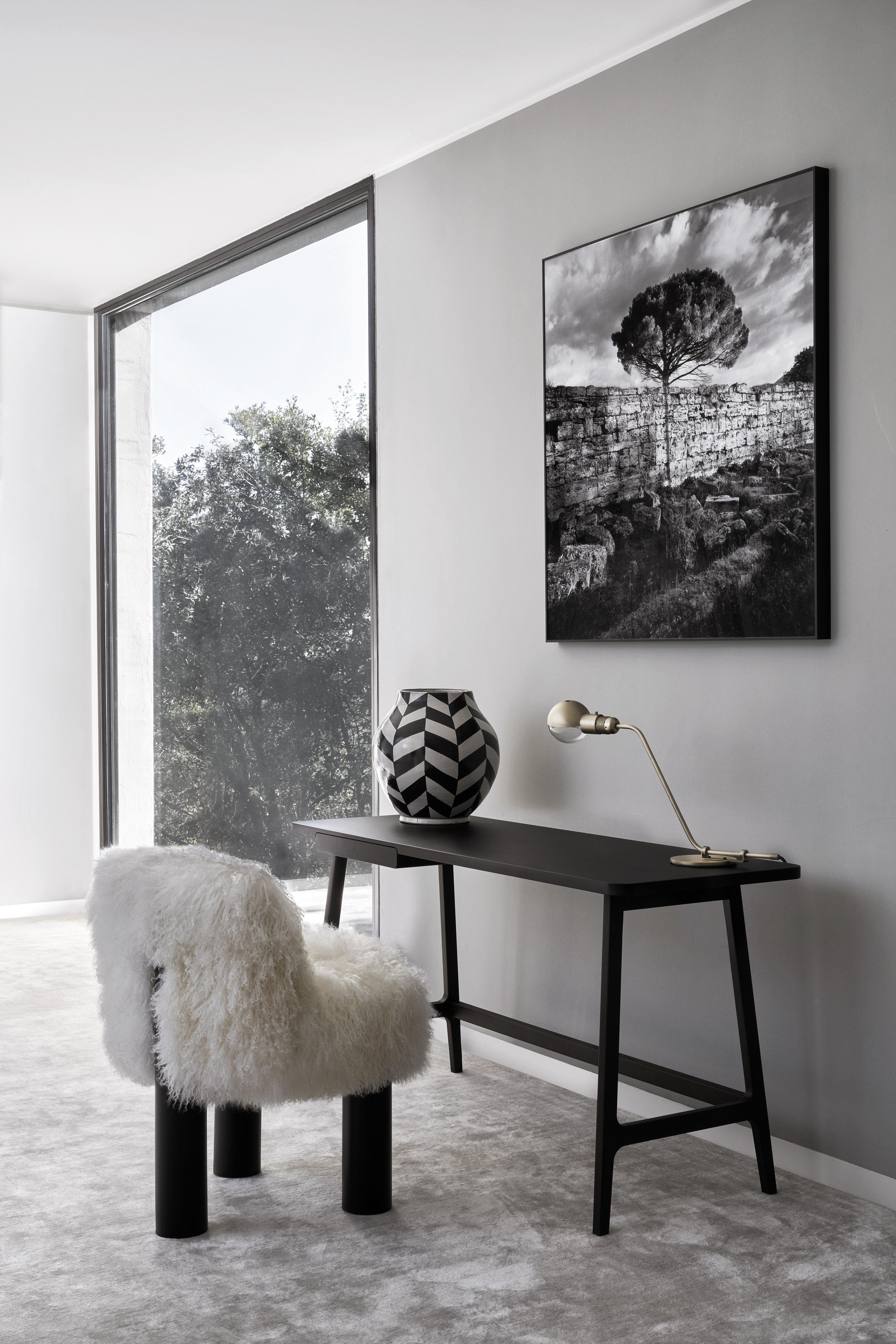 https://a.1stdibscdn.com/arflex-botolo-high-back-armchair-in-black-fur-and-black-metal-legs-by-cini-boeri-for-sale-picture-6/12330573/f_206761421600754525759/arflex_Botolo_design_Cini_Boeri_amb_1_1__master.jpg