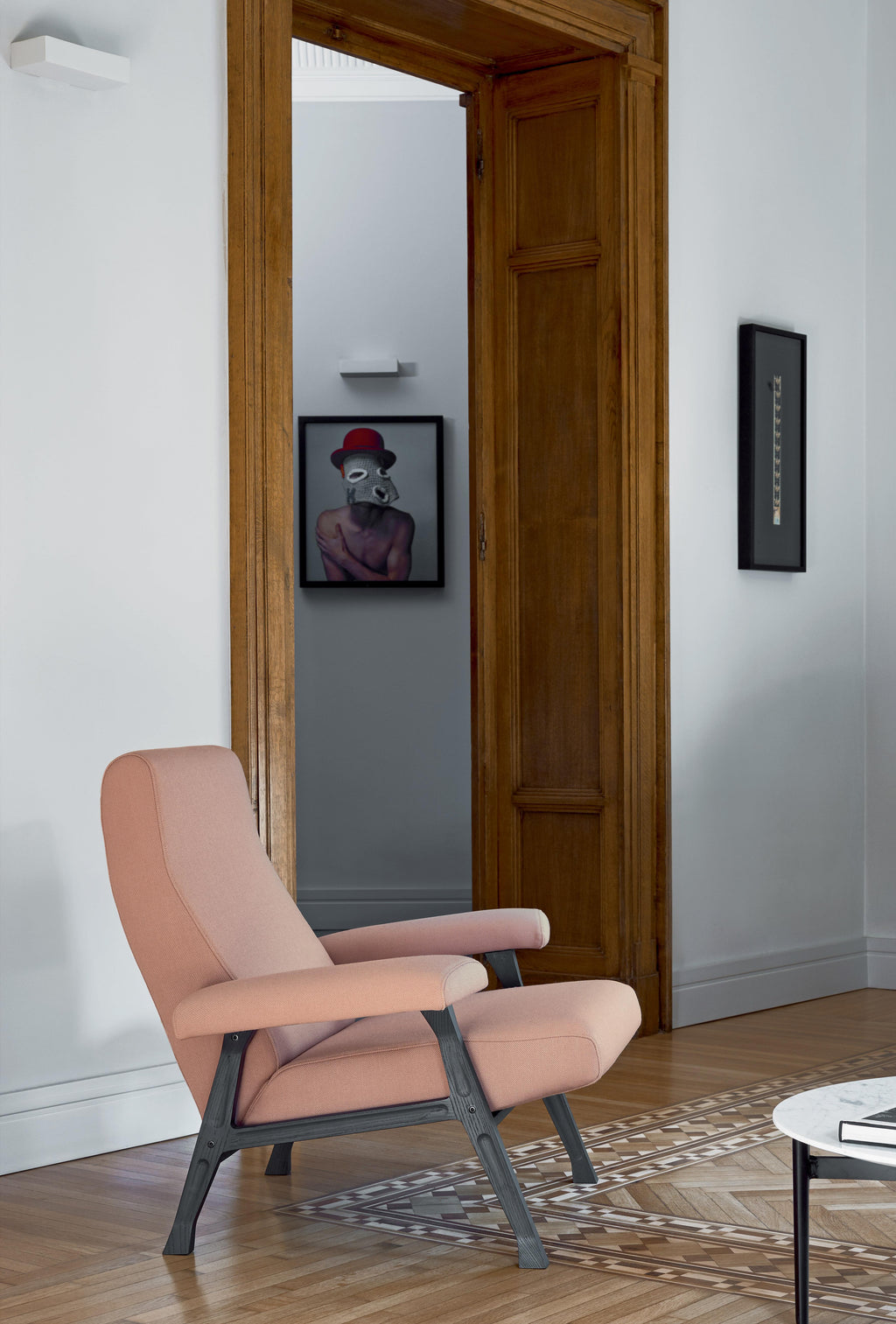 https://a.1stdibscdn.com/arflex-hall-armchair-in-blue-divina-fabric-and-wood-legs-by-roberto-menghi-for-sale-picture-3/12330573/f_206767121600757605254/arflex_Hall_design_Roberto_Menghi_amb_4_2__master.jpg