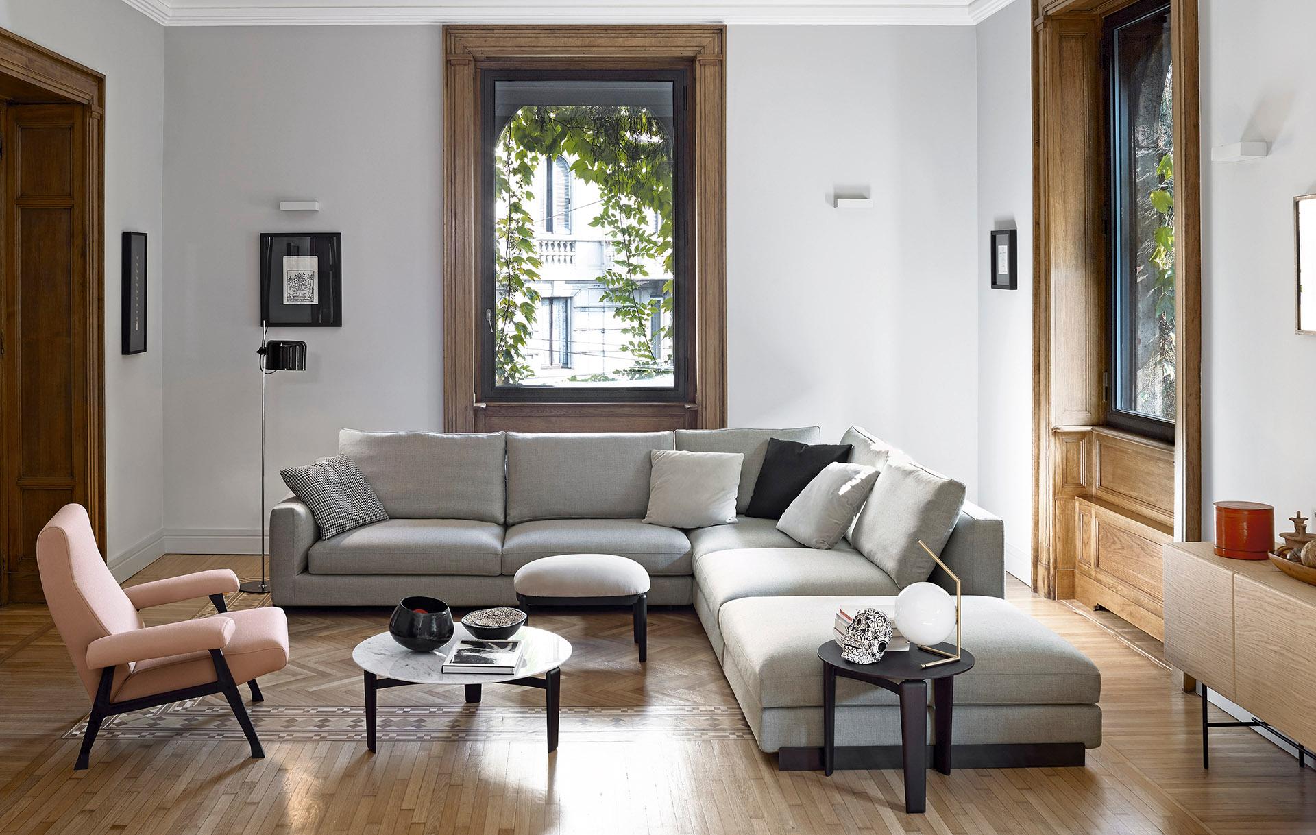 https://a.1stdibscdn.com/roberto-menghi-hall-sofa-for-arflex-1958-for-sale-picture-13/f_58922/f_464337021756316217452/arflex_location_17_master.jpg