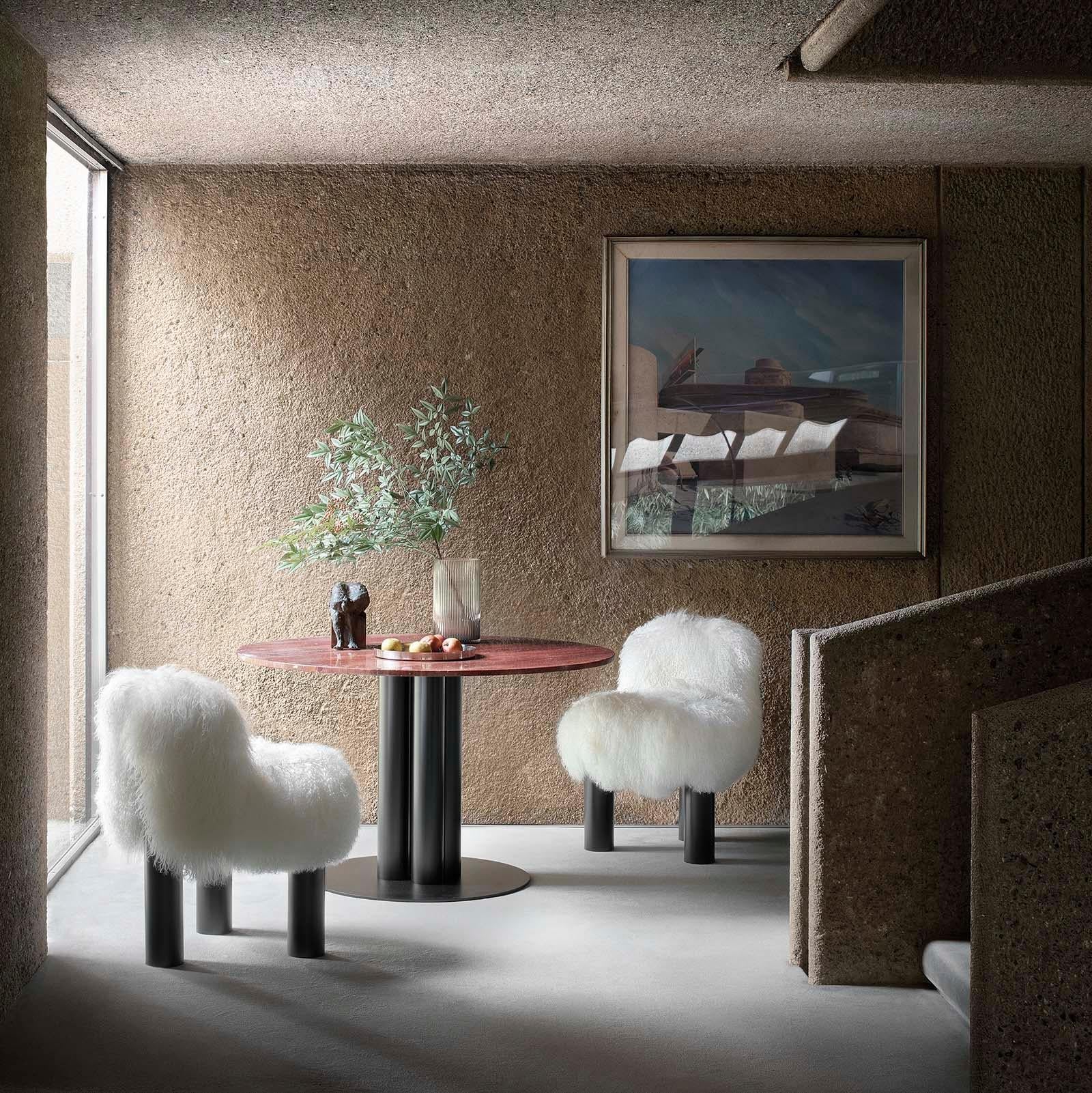 https://a.1stdibscdn.com/cini-boeri-botolo-high-chair-in-black-fur-for-arflex-for-sale-picture-3/f_58922/f_404768521720117587805/arflex_location_235_master.jpeg