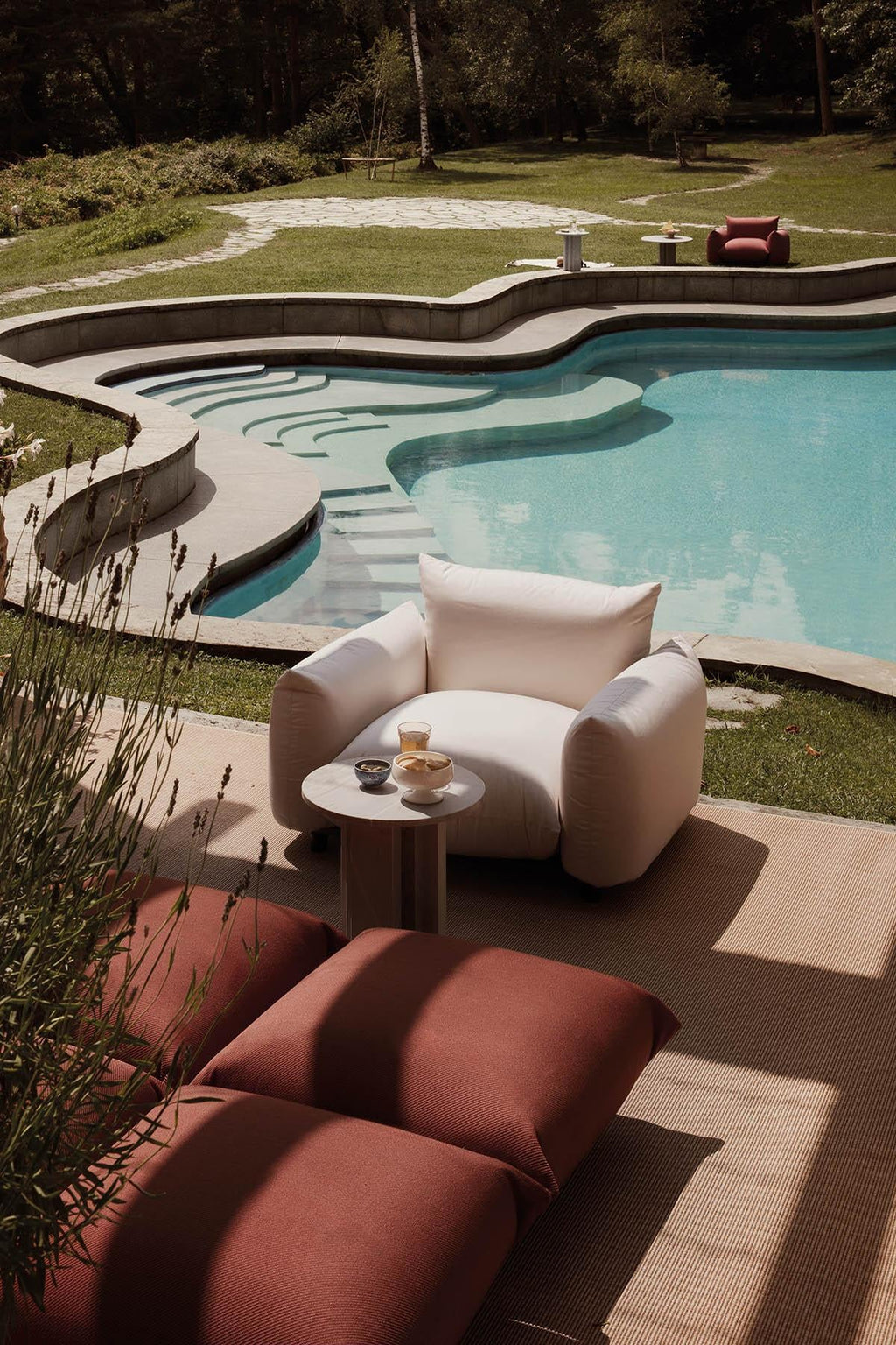 https://a.1stdibscdn.com/arflex-marenco-outdoor-armchair-by-mario-marenco-for-sale-picture-9/f_16392/f_455177421750315460764/arflex_location_384_master.jpg