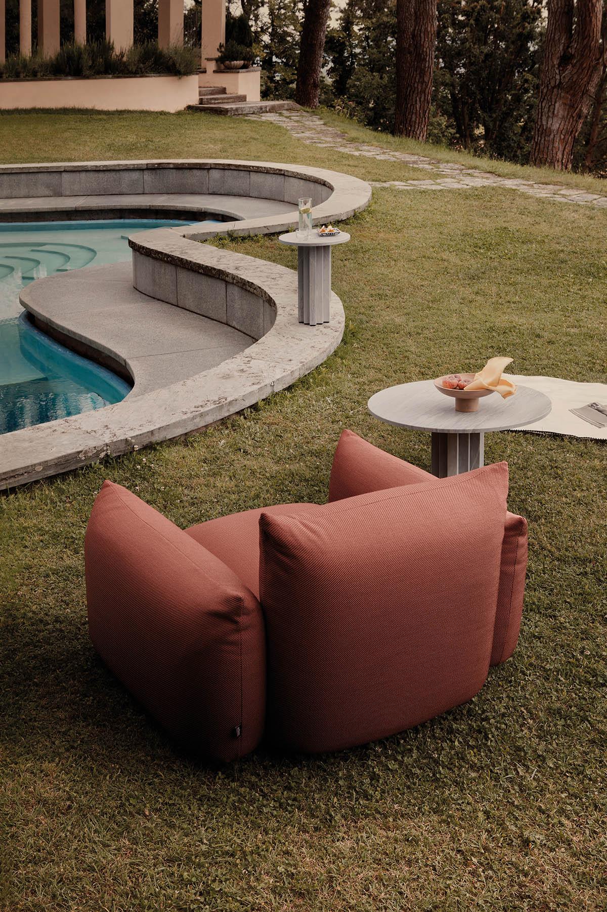 https://a.1stdibscdn.com/arflex-marenco-outdoor-armchair-by-mario-marenco-for-sale-picture-8/f_16392/f_455177421750315460868/arflex_location_387_master.jpg