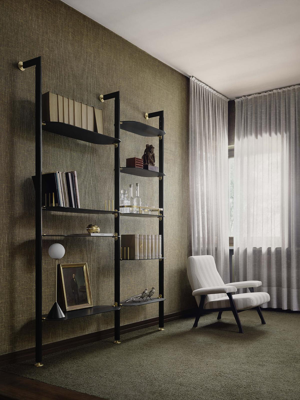 https://a.1stdibscdn.com/roberto-menghi-hall-sofa-for-arflex-1958-for-sale-picture-9/f_58922/f_464337021756316216445/arflex_location_437_master.jpg