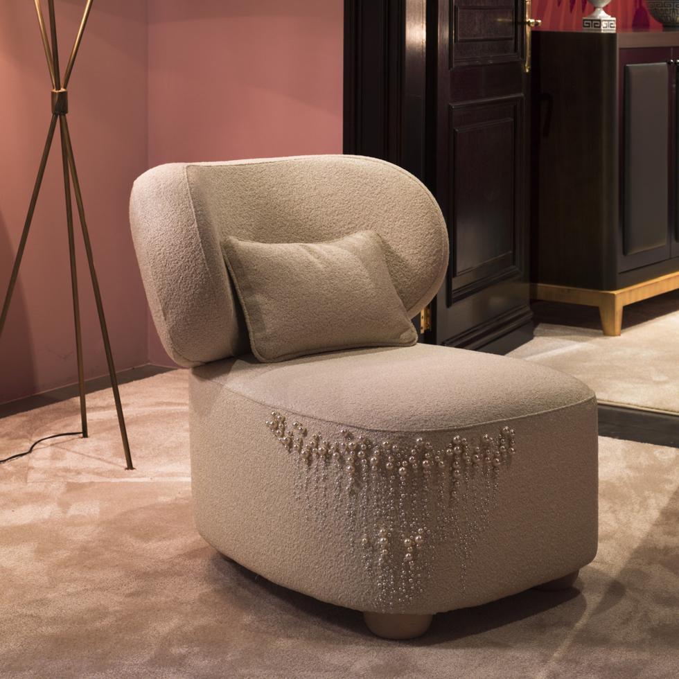 https://a.1stdibscdn.com/daphne-oyster-armchair-for-sale-picture-2/f_17062/f_314944721669642705599/armalt_980x980_master.jpg