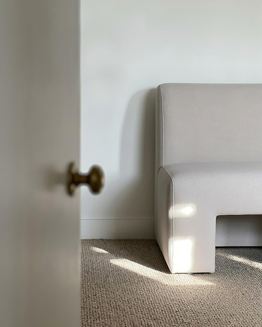 https://a.1stdibscdn.com/ron-armchair-for-sale-picture-6/f_108562/f_492749921773829272302/armchair_s6_master.jpg