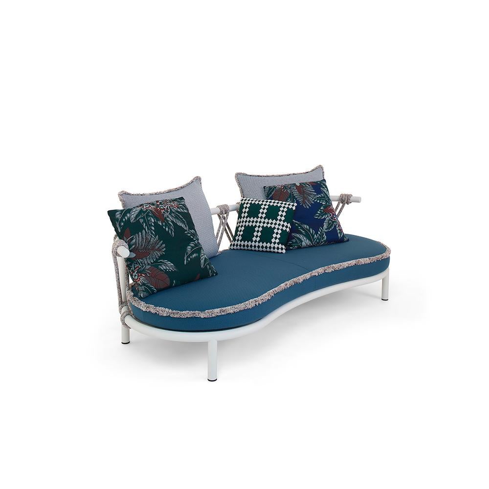 https://a.1stdibscdn.com/patricia-urquiola-trampoline-outdoor-sofa-steel-rope-and-fabric-by-cassina-for-sale-picture-3/f_14272/f_294338821657010364434/azul_2_master.jpg