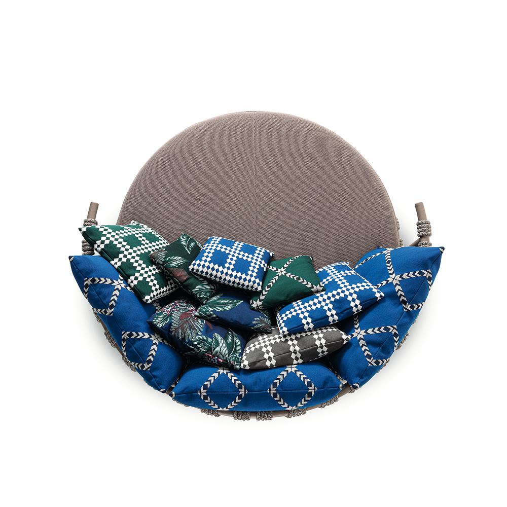 https://a.1stdibscdn.com/patricia-urquiola-trampoline-outdoor-sofa-steel-rope-and-fabric-by-cassina-for-sale-picture-5/f_14272/f_286103221652256976741/azules_4_master.jpg