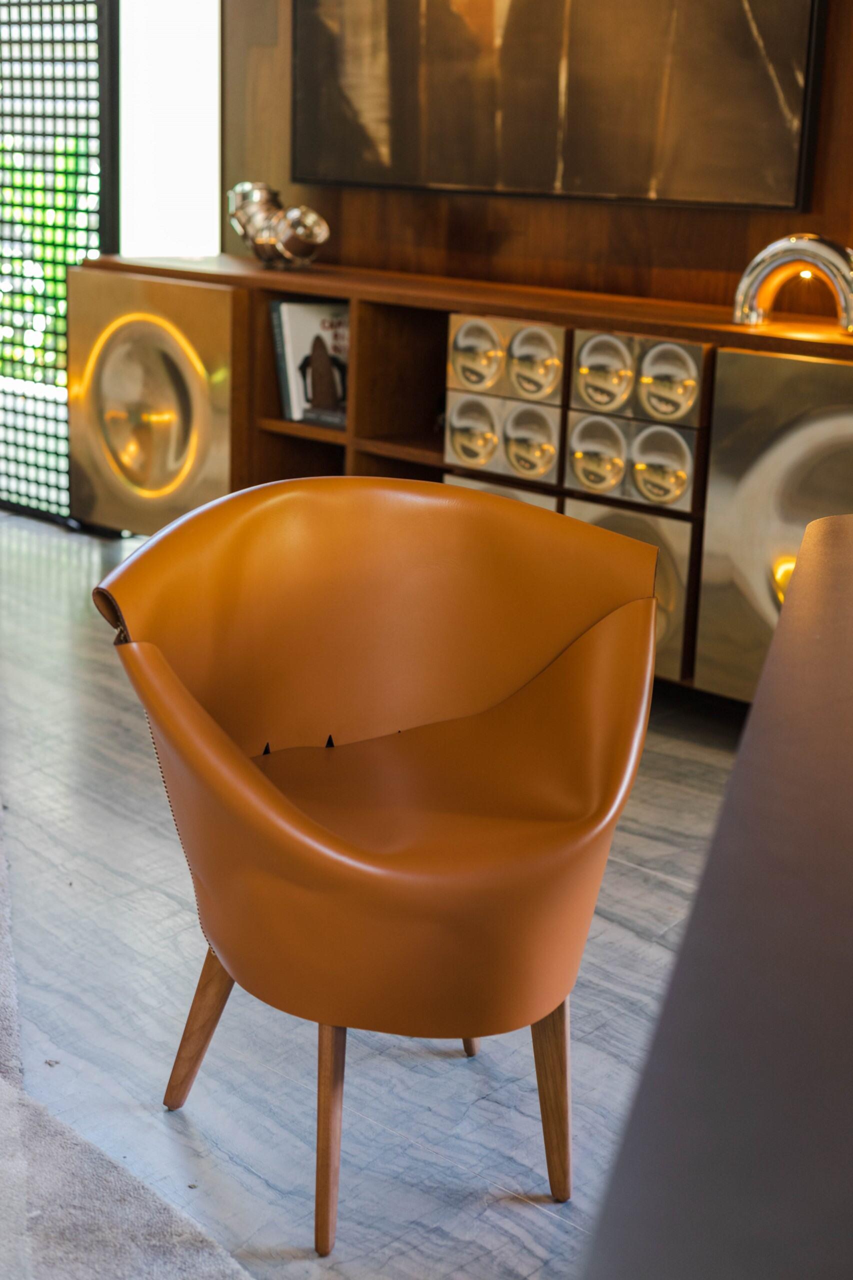 https://a.1stdibscdn.com/ilse-lang-molded-leather-dining-chair-sculptural-comfort-timeless-craft-for-sale-picture-4/f_104502/f_451864721748261289233/b23cd81f_c554_47e5_a810_76d94b13fd10_master.jpg