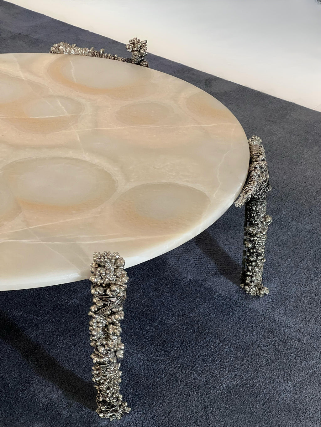 https://a.1stdibscdn.com/fisherman-table-with-onyx-table-top-for-sale-picture-5/f_69682/f_494052621774637653838/b389ff29_e4c8_4dbc_affc_2198840006b7_master.jpg