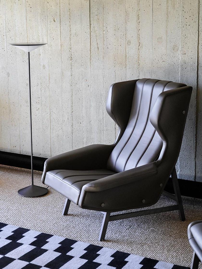 https://a.1stdibscdn.com/tacchini-giulia-lounge-armchair-with-ottoman-designed-by-gianfranco-frattini-for-sale-picture-4/f_44652/1607023748034/b_giulia_leather_armchair_tacchini_italia_forniture_397189_relf984c18d_master.jpg