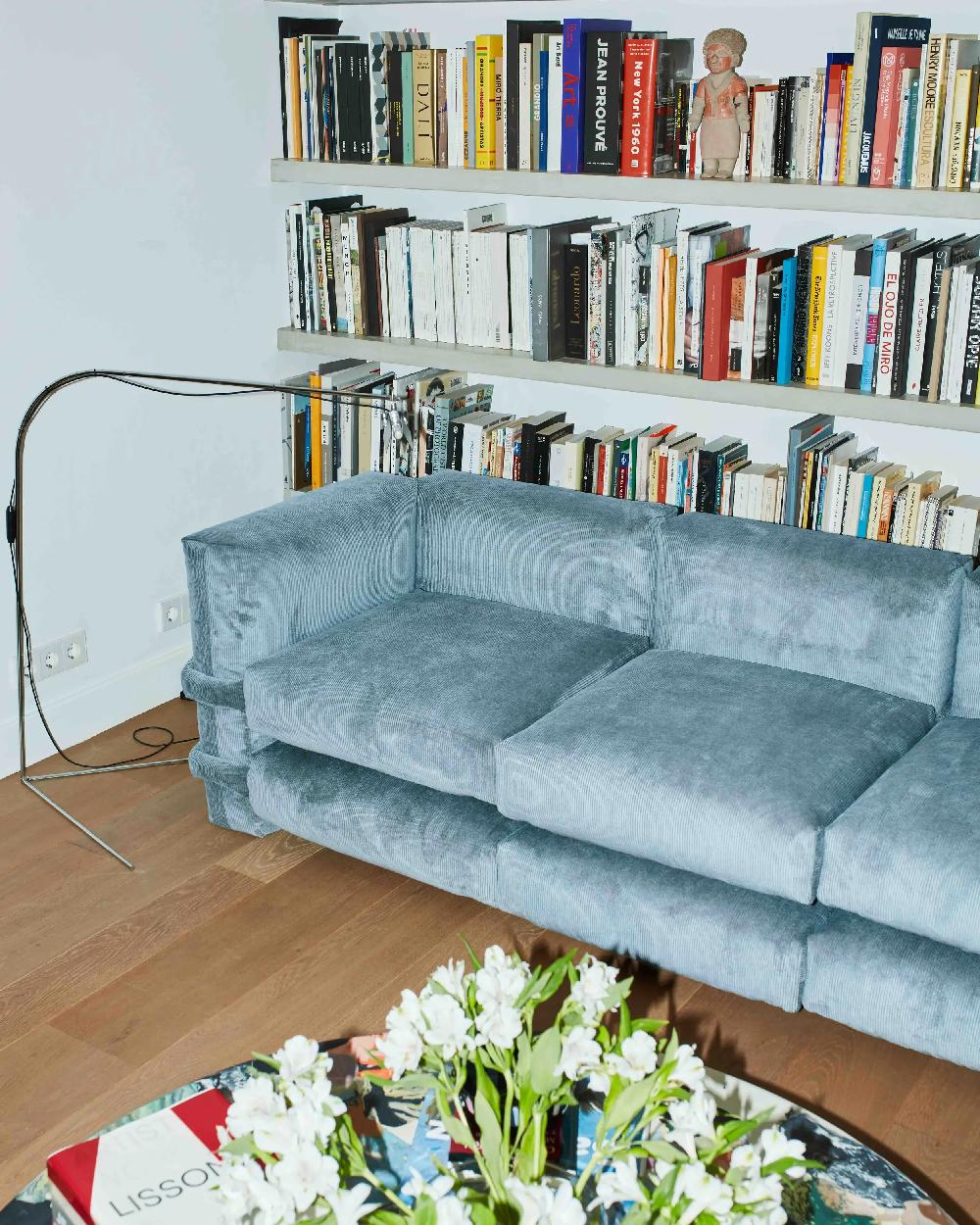 https://a.1stdibscdn.com/bd-barcelona-pillow-sofa-in-corduroy-by-muller-van-severen-for-sale-picture-2/f_16392/f_445939121744885139694/background_items_01_2025_04_17T121546_895_master.jpg