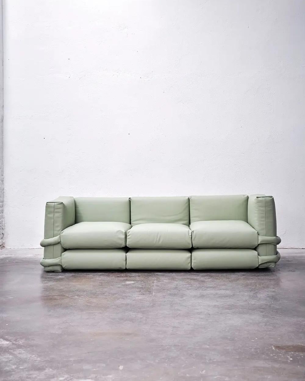 https://a.1stdibscdn.com/bd-barcelona-pillow-sofa-in-leather-by-muller-van-severen-for-sale-picture-4/f_16392/f_445953521744886170678/background_items_01_2025_04_17T123423_307_master.jpg