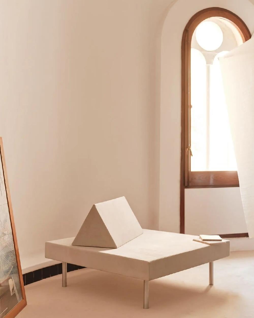 https://a.1stdibscdn.com/bd-barcelona-masheb-rectangular-sofa-by-arquitectura-g-for-sale-picture-6/f_16392/f_445966221744887990420/background_items_01_2025_04_17T130501_931_master.jpg