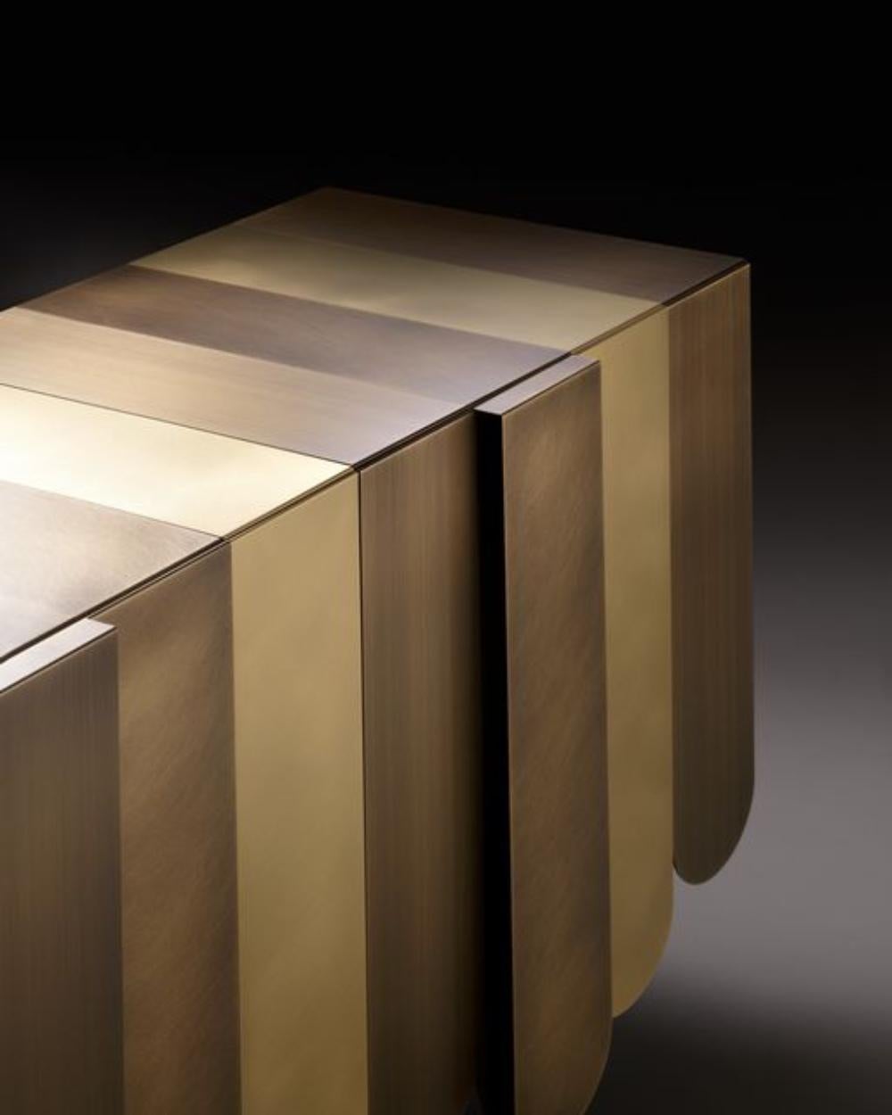 https://a.1stdibscdn.com/de-castelli-xilo-console-by-design-delineo-for-sale-picture-4/f_16392/f_399239021716907875996/background_items_01_31__master.jpg