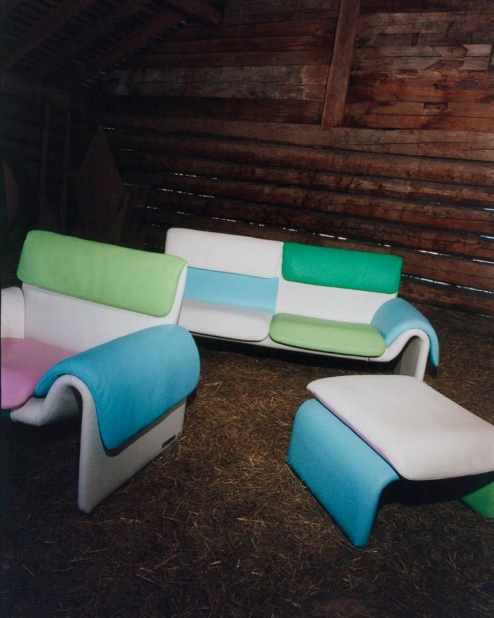 https://a.1stdibscdn.com/de-sede-ds-2011-harlequin-sofa-b-by-duplex-and-pin-up-home-for-sale-picture-7/f_16392/f_389614321711109358097/background_items_01_8__master.jpg