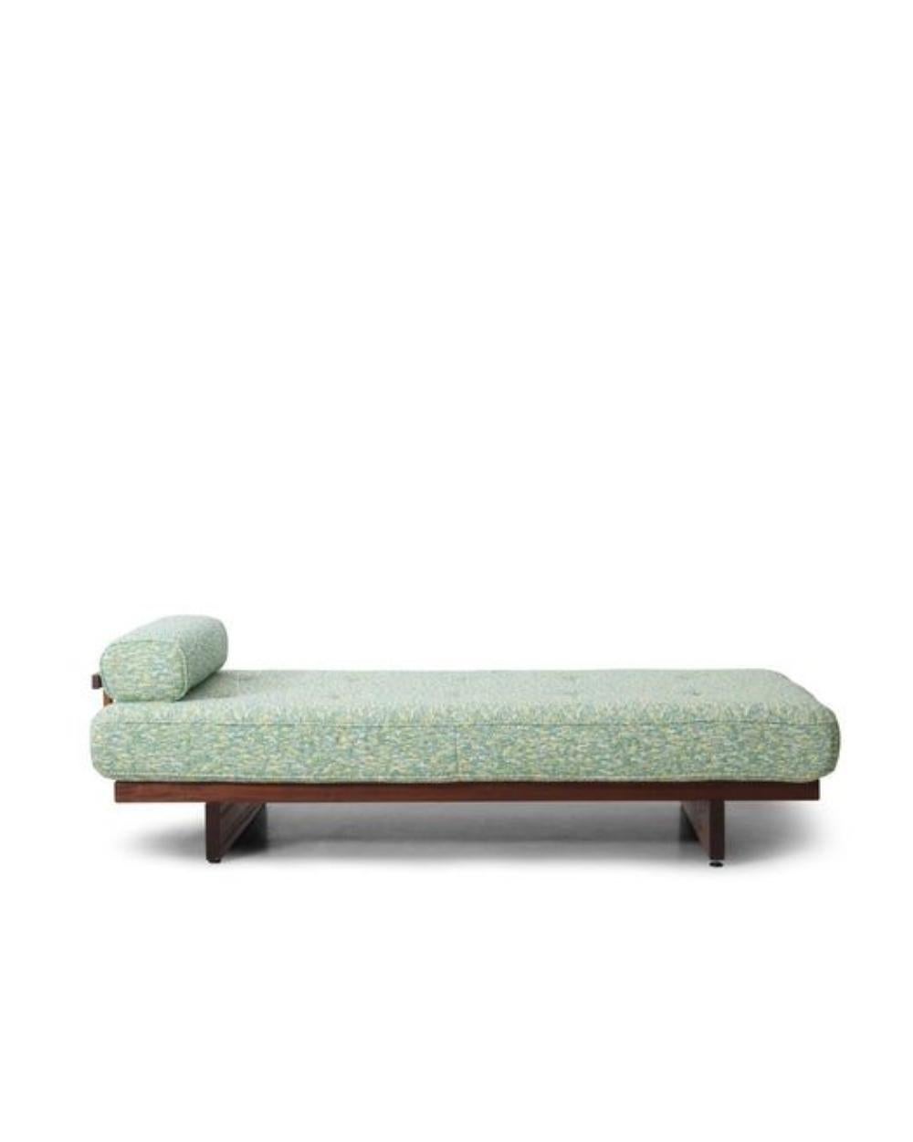 https://a.1stdibscdn.com/de-sede-ds-80-memory-outdoor-reclining-chair-by-de-sede-design-team-for-sale-picture-3/f_16392/f_390552121711708910049/background_items_01_master.jpg