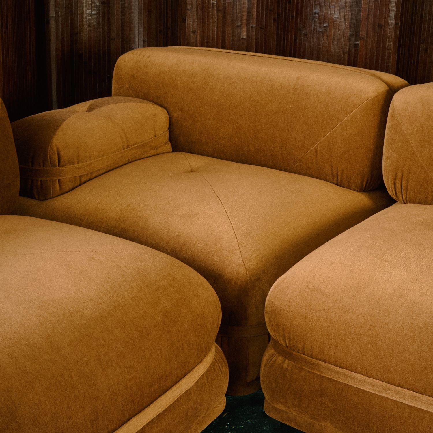 https://a.1stdibscdn.com/banda-sofa-in-mohair-velvet-by-duistt-for-sale-picture-3/f_63222/f_452285221748517411665/banda_sofa_duistt_vijpg44847_master.jpg