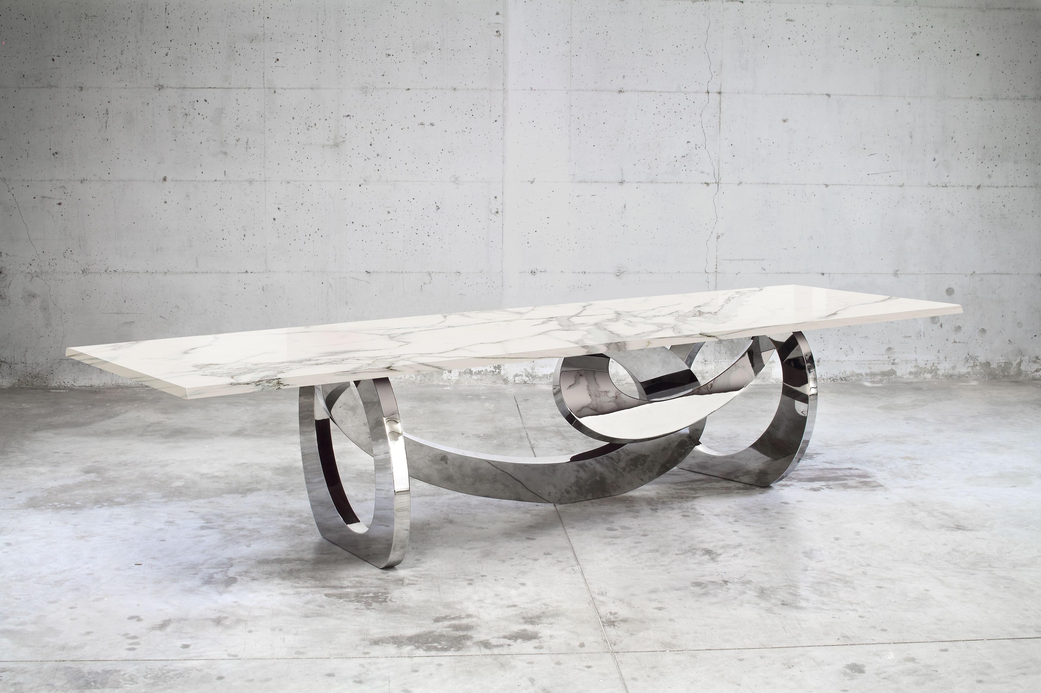 https://a.1stdibscdn.com/dining-table-rectangular-black-marble-steel-gold-italian-contemporary-design-for-sale-picture-6/f_22003/f_149835321559747992177/bangles_calacatta_stainless_steel_barberiniandgunnell_master.jpg