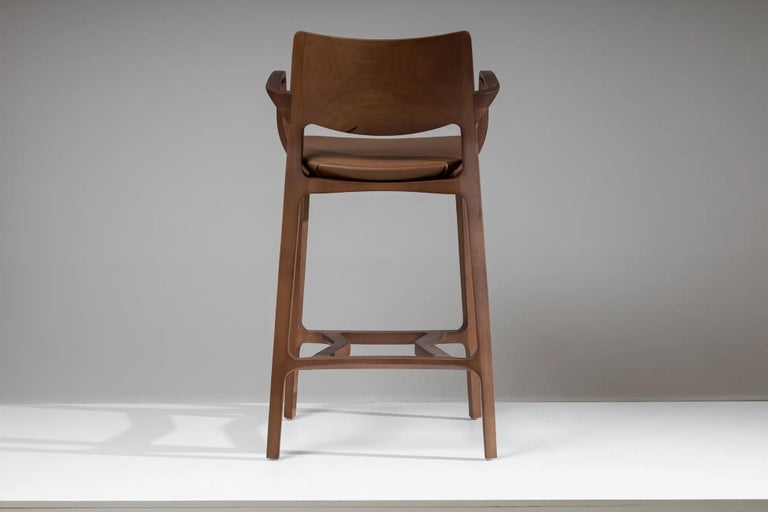 https://a.1stdibscdn.com/post-modern-stool-in-walnut-finish-cane-back-leather-seat-counter-or-bar-hight-for-sale-picture-2/f_35593/f_335528721680123626671/banqueta_aurora_nogueira_assento_couro_costa_master.jpg?width=768