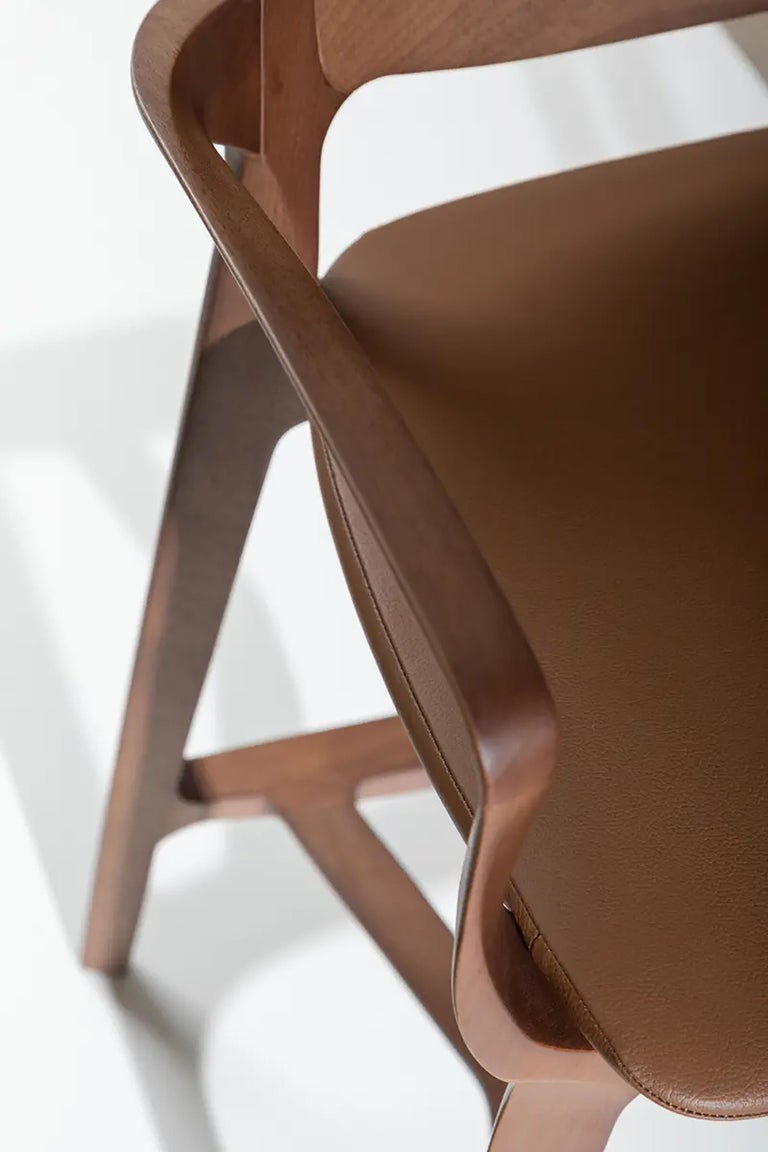 https://a.1stdibscdn.com/post-modern-stool-in-walnut-finish-cane-back-leather-seat-counter-or-bar-hight-for-sale-picture-7/f_35593/f_335528721680123442716/banqueta_aurora_nogueira_assento_couro_detalhe_braco_retangular_master.jpg?width=768