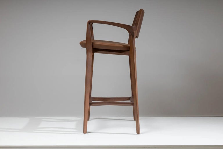 https://a.1stdibscdn.com/post-modern-stool-in-walnut-finish-cane-back-leather-seat-counter-or-bar-hight-for-sale-picture-4/f_35593/f_335528721680123626664/banqueta_aurora_nogueira_assento_couro_lado_master.jpg?width=768