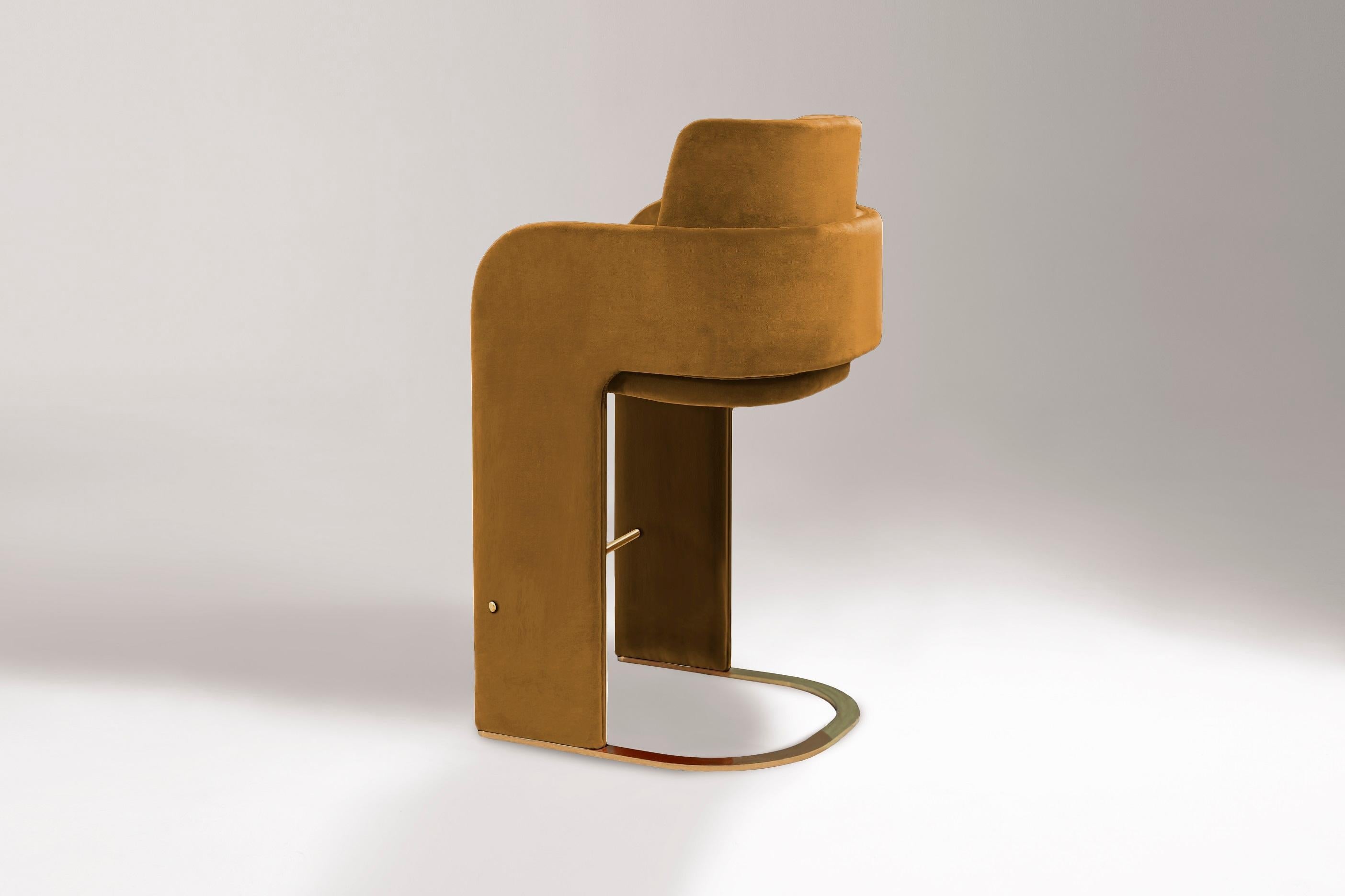 https://a.1stdibscdn.com/counter-chair-with-soft-havane-velvet-and-brass-footrest-odisseia-for-sale-picture-3/f_54242/f_360125721693836104041/bar_chair_havane1__master.jpg