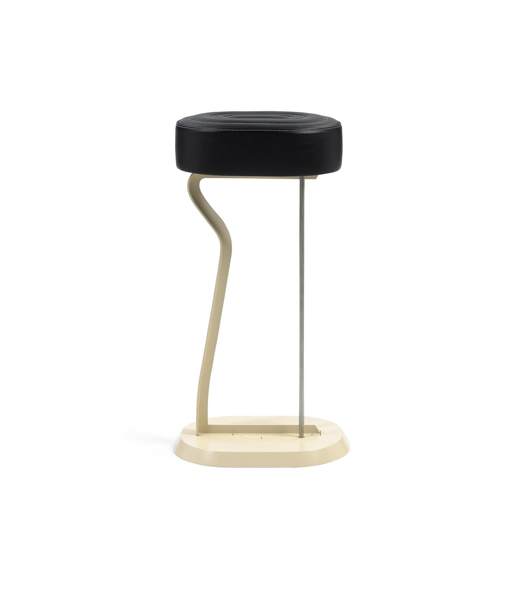 https://a.1stdibscdn.com/classicon-bar-stool-no-2-in-black-leather-by-eileen-gray-for-sale-picture-2/12330573/f_138495611551424264817/bar_stool_no2_weiss_leather_black_side_master.jpg