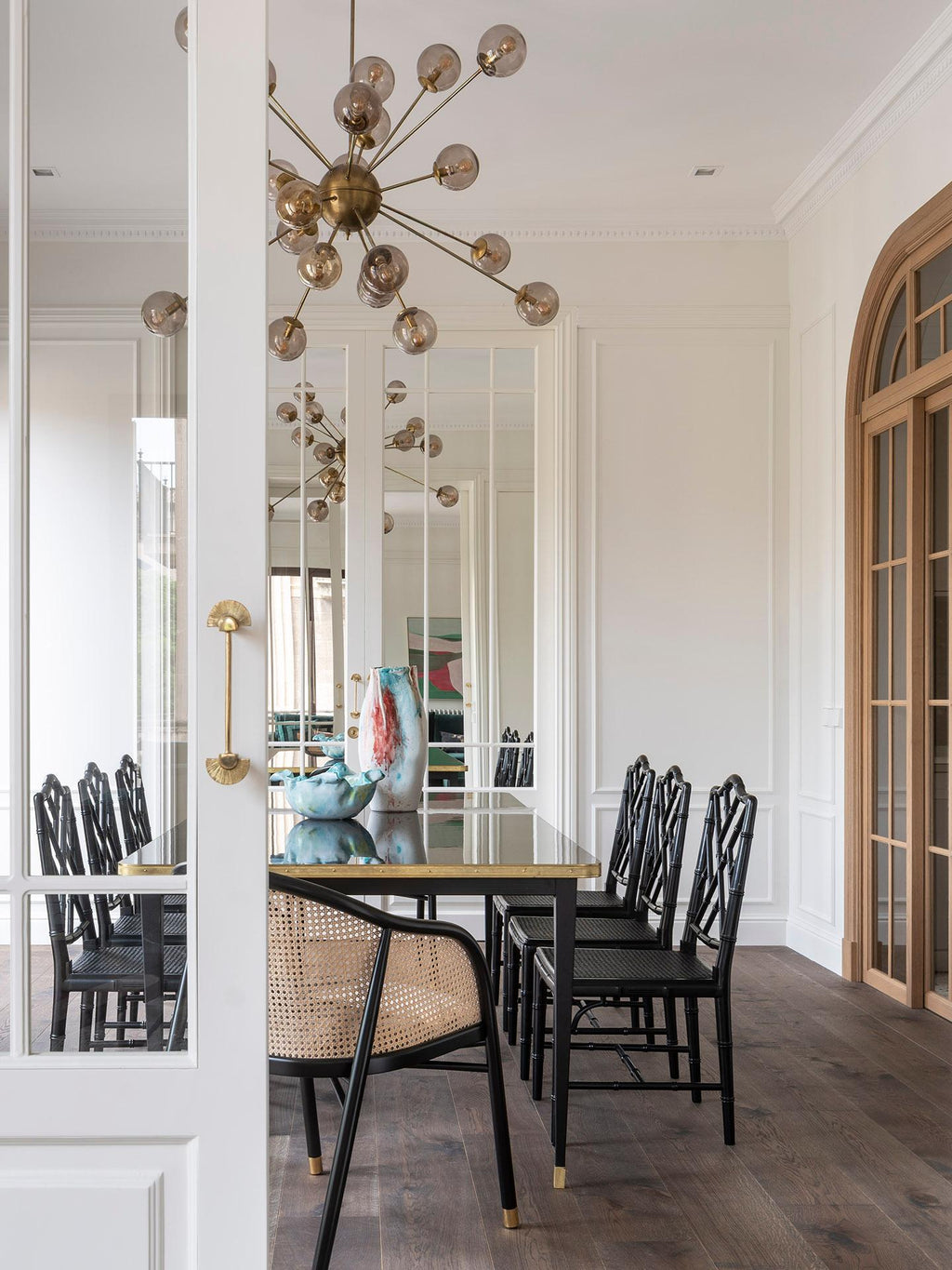 https://a.1stdibscdn.com/rectangular-table-high-gloss-top-brass-framed-black-conic-legs-brass-end-xlarge-for-sale-picture-11/f_40561/f_338247221681550505040/barbara_Julieta_negra__master.jpg