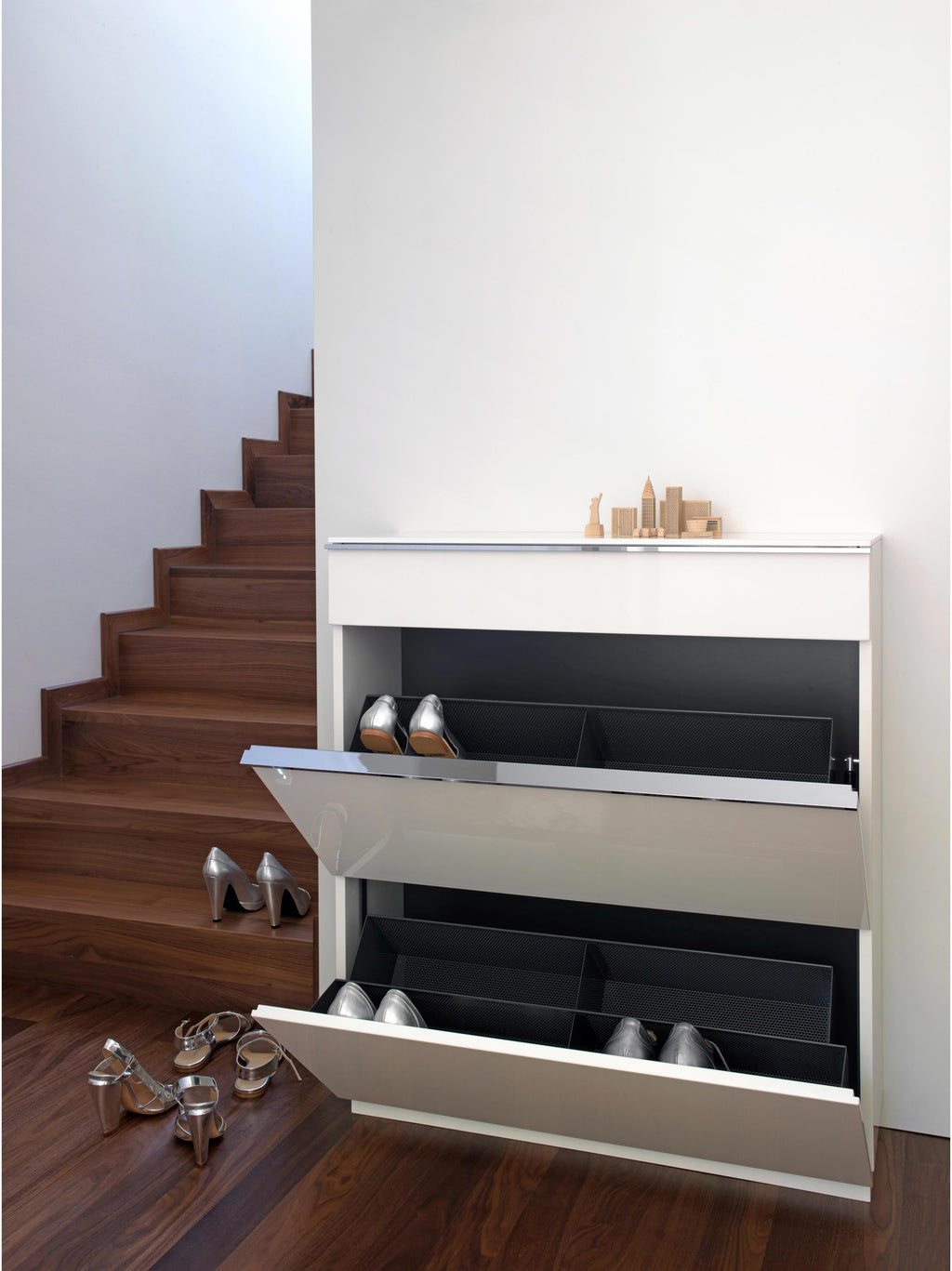 https://a.1stdibscdn.com/customizable-schonbuch-basic-shoe-wood-cabinet-by-schonbuch-team-for-sale-picture-4/f_44652/f_404640321720032185718/basic_schuhschrank_klappenschuhschrank_weiss_schoenbuch_am_10_fam_g_arcit18_master.jpg