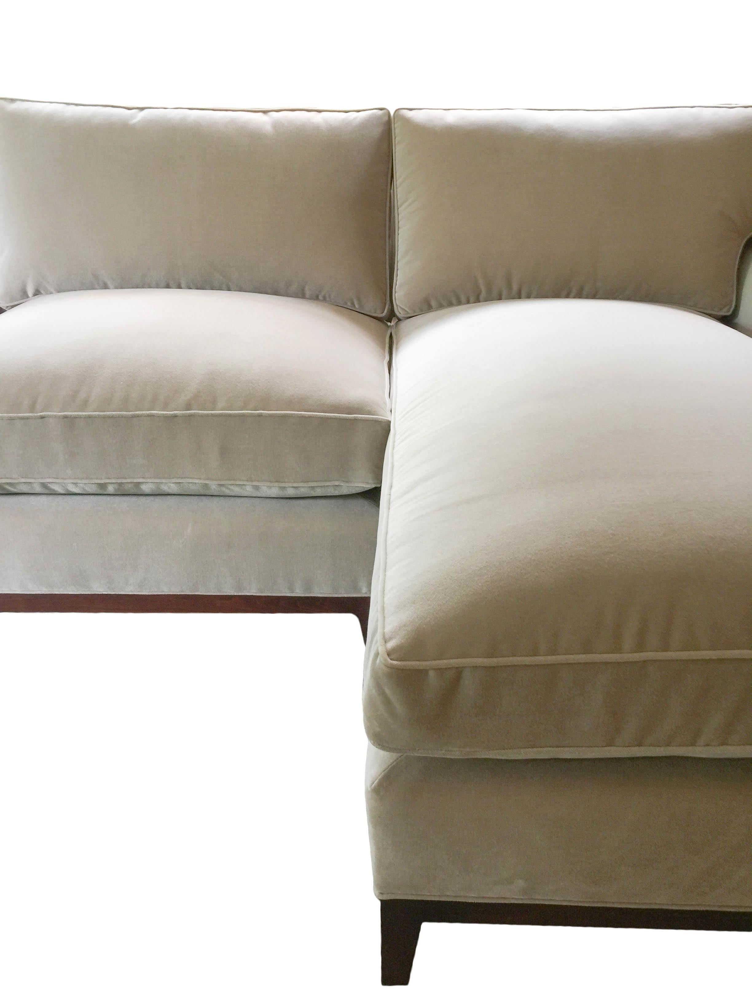 https://a.1stdibscdn.com/traditional-love-seat-with-chaise-for-sale-picture-6/f_21233/1569510561281/beigesectional10_master.jpg