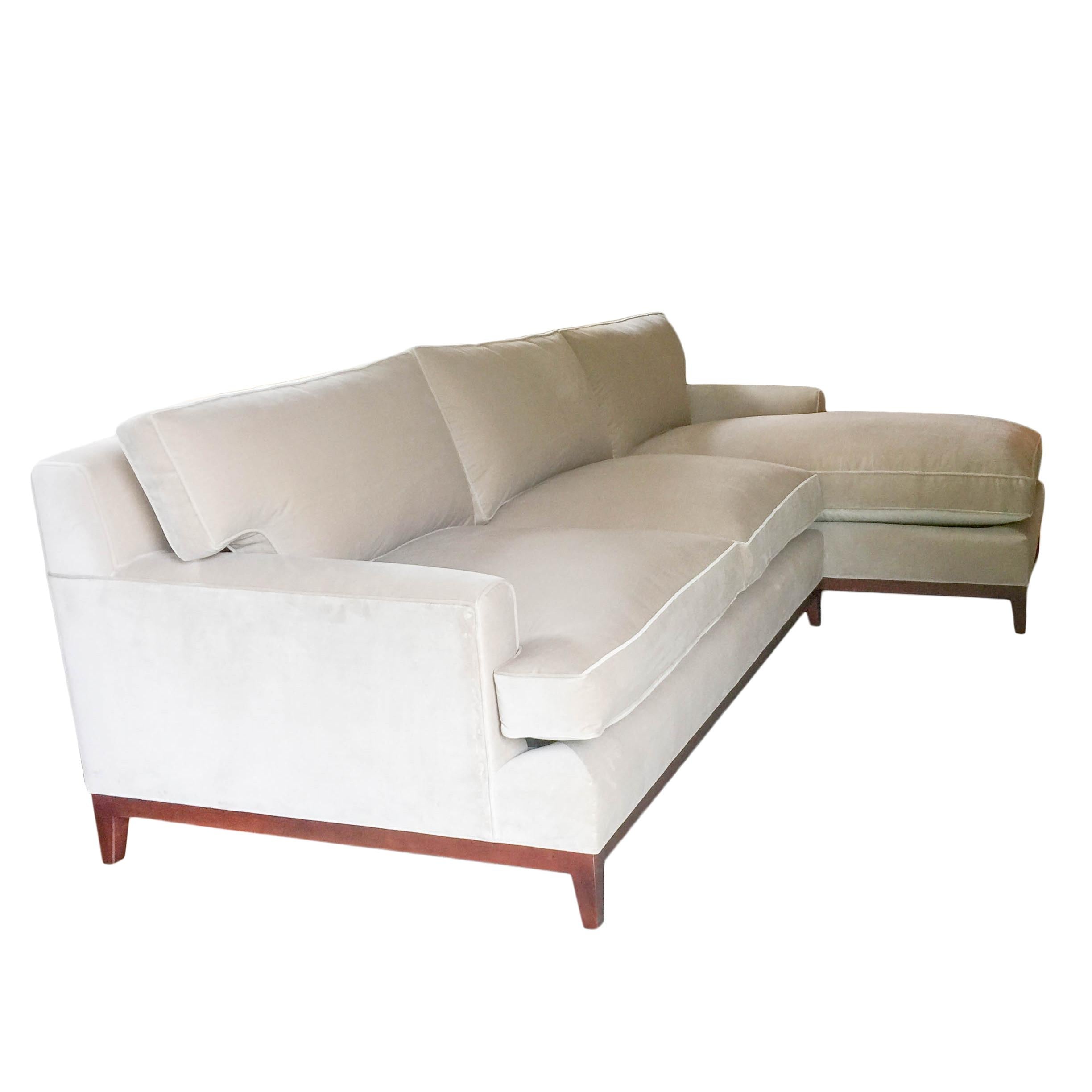 https://a.1stdibscdn.com/traditional-love-seat-with-chaise-for-sale-picture-3/f_21233/1569510578953/beigesectional4_master.jpg