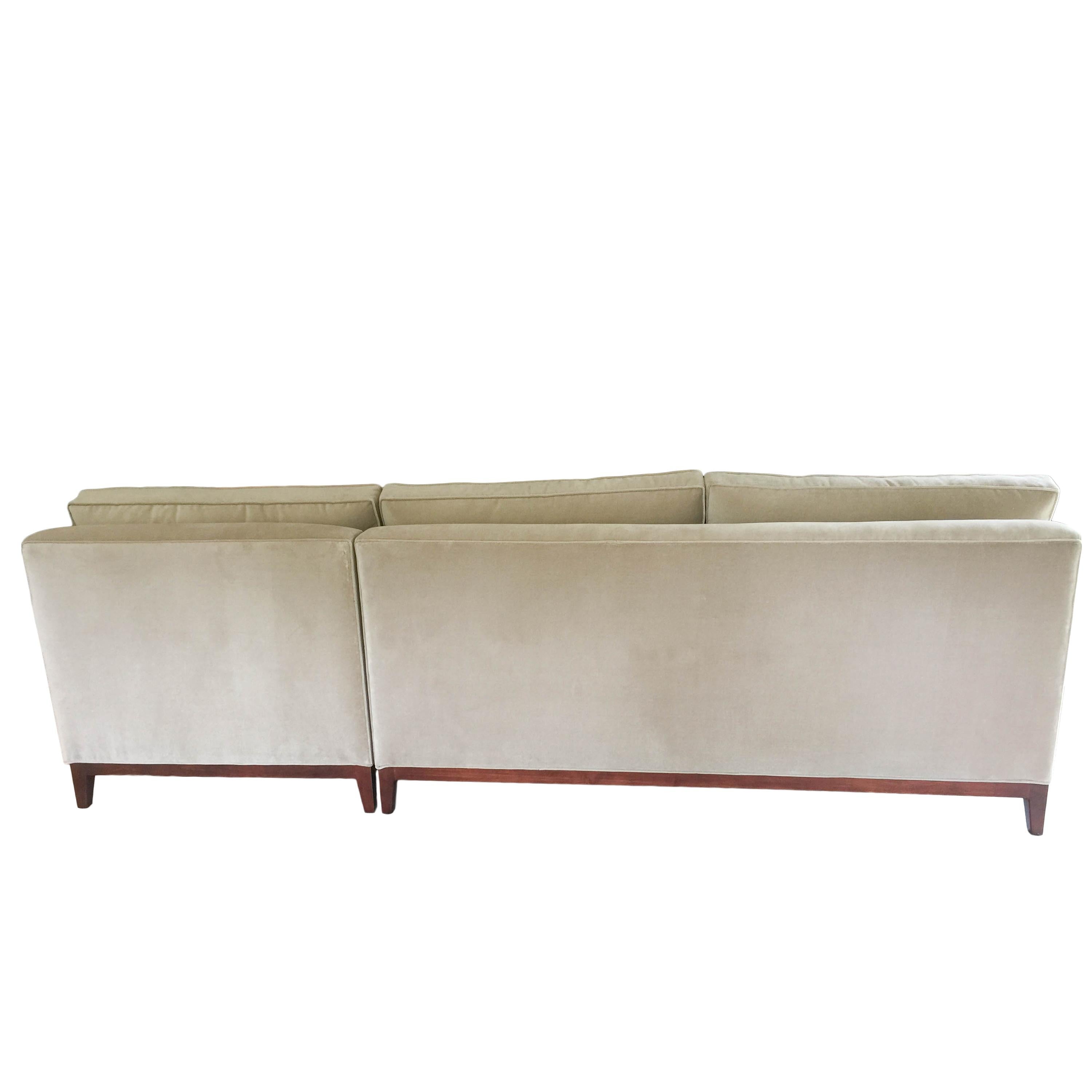 https://a.1stdibscdn.com/traditional-love-seat-with-chaise-for-sale-picture-5/f_21233/1569510592753/beigesectional6_master.jpg