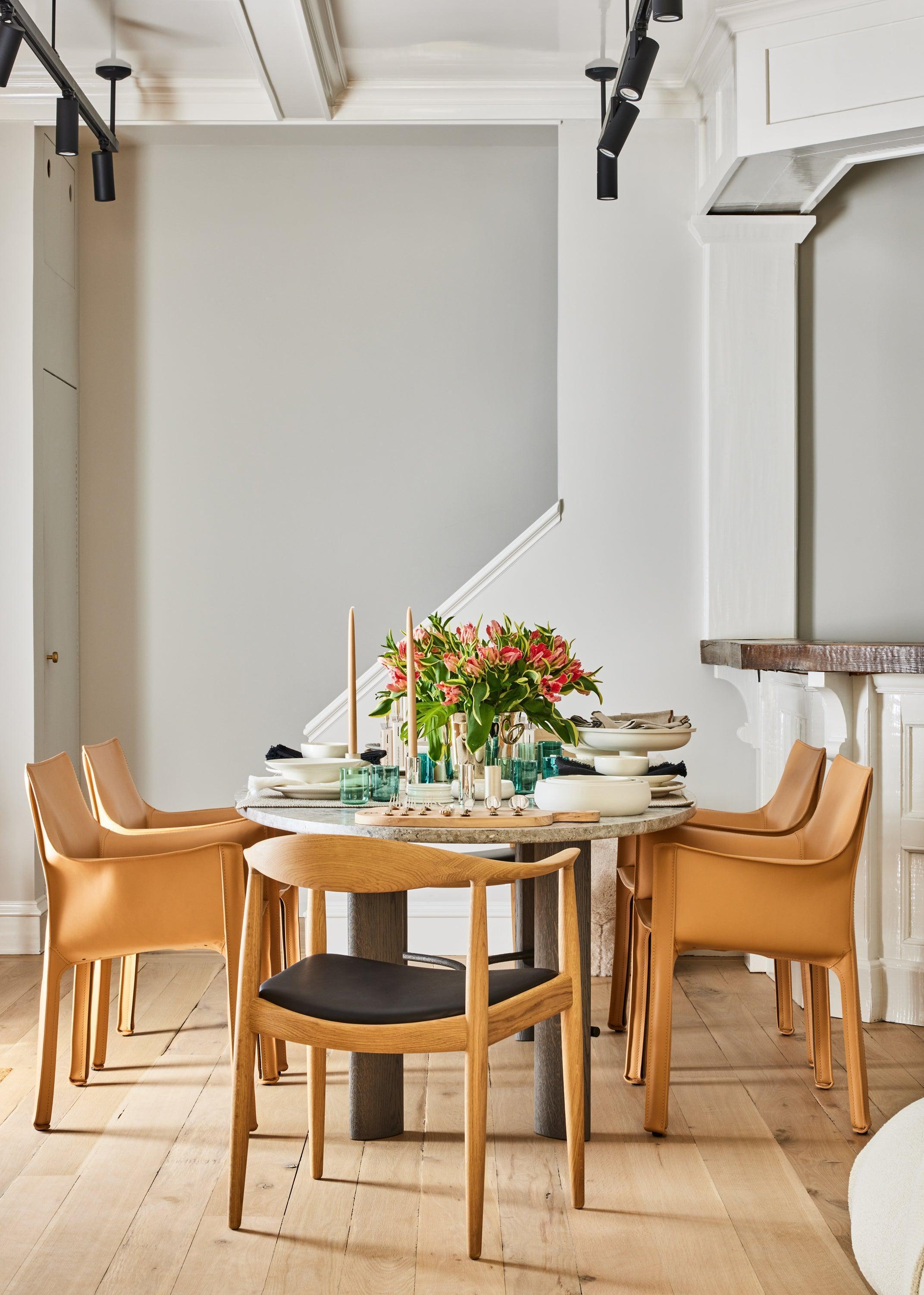 https://a.1stdibscdn.com/bellini-413-cab-chair-in-leather-by-cassina-for-sale-picture-2/f_9409/f_443690621743709097002/bellini_413_cab_chair_in_leather_by_cassina_monc_xiii_2_31121771233510_master.jpg