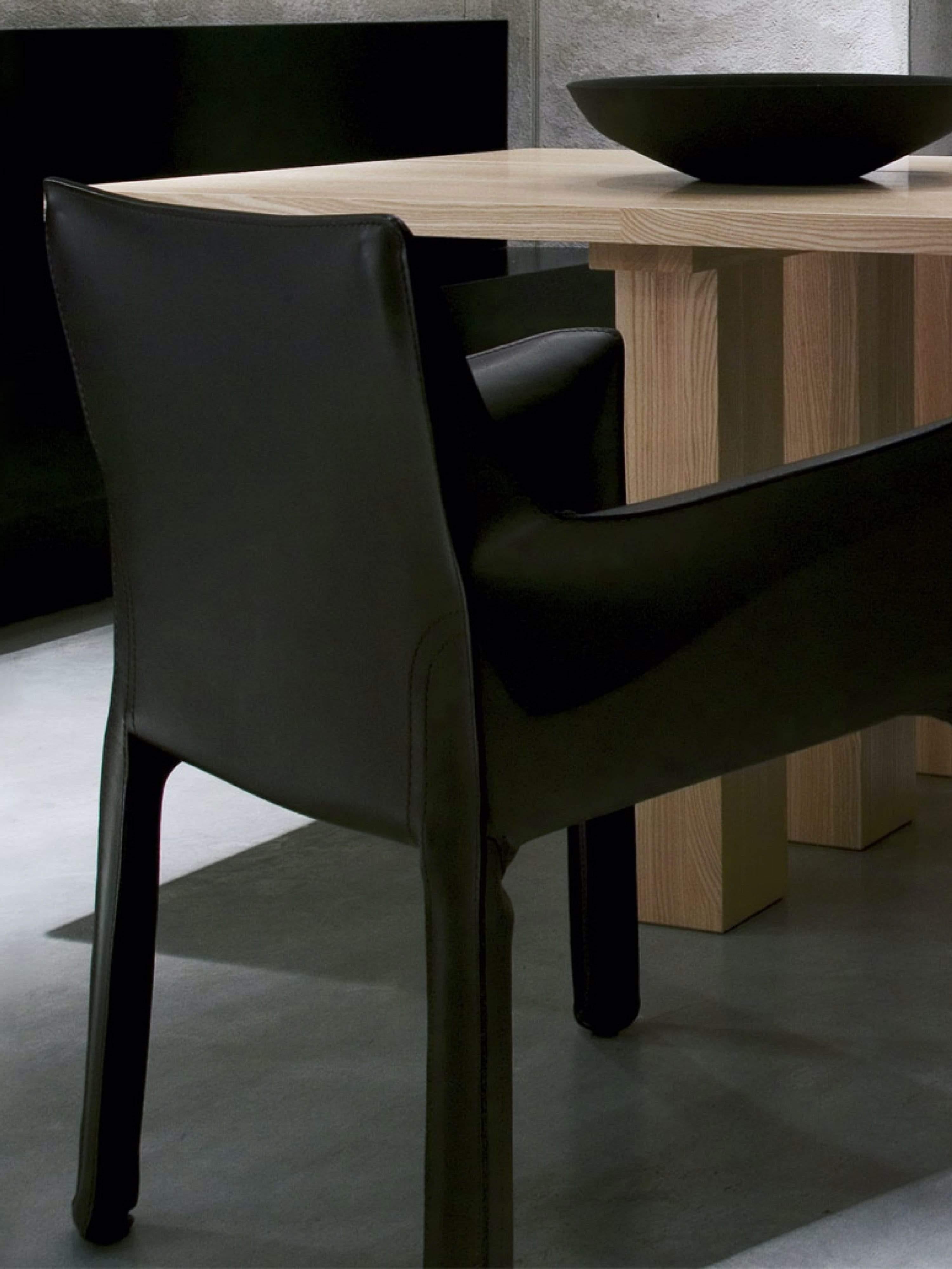 https://a.1stdibscdn.com/bellini-413-cab-chair-in-dark-green-leather-by-cassina-for-sale-picture-4/f_9409/f_443695121743710826067/bellini_413_cab_chair_in_leather_by_cassina_monc_xiii_5_30103852744934_2__master.jpg