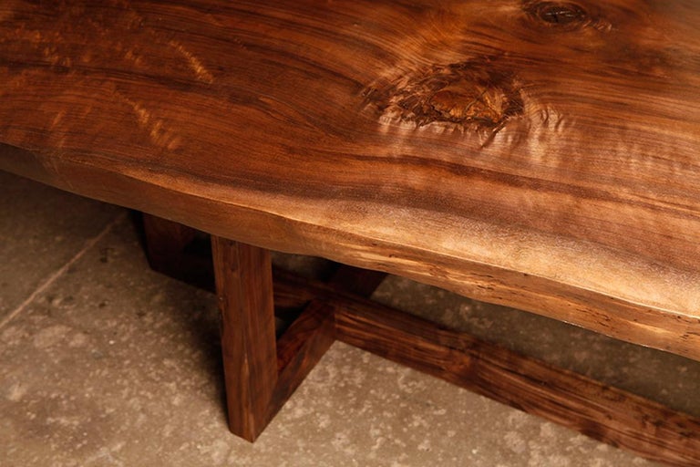 https://a.1stdibscdn.com/berlin-live-edge-walnut-slab-dining-table-by-craftsman-florian-roeper-for-sale-picture-3/f_15542/f_458137221752157330410/berlin_slab_table_2_master.jpg?width=768