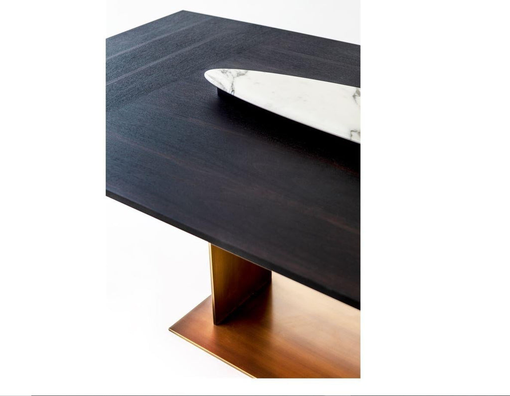 https://a.1stdibscdn.com/berlino-dining-table-in-matt-wood-for-sale-picture-4/f_62722/f_272843621644335593705/berlino_con_cosmo_master.JPG