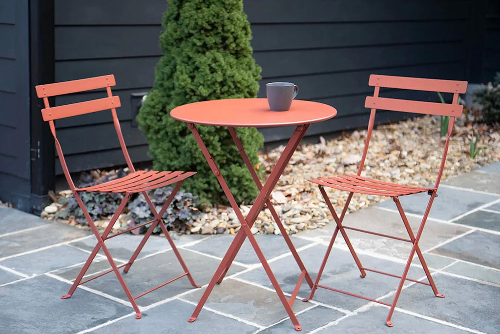 https://a.1stdibscdn.com/fermob-bistro-metal-chair-poppy-set-of-2-chairs-for-sale-picture-13/f_105752/f_484337621769016178765/bistro21_master.jpg