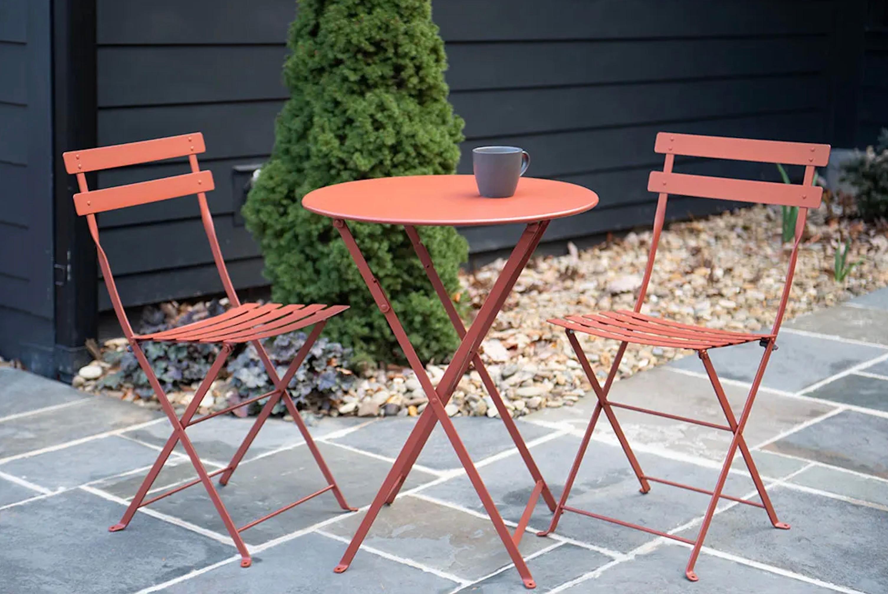 https://a.1stdibscdn.com/fermob-bistro-metal-chair-poppy-set-of-2-chairs-for-sale-picture-13/f_105752/f_484337621769016178765/bistro21_master.jpg