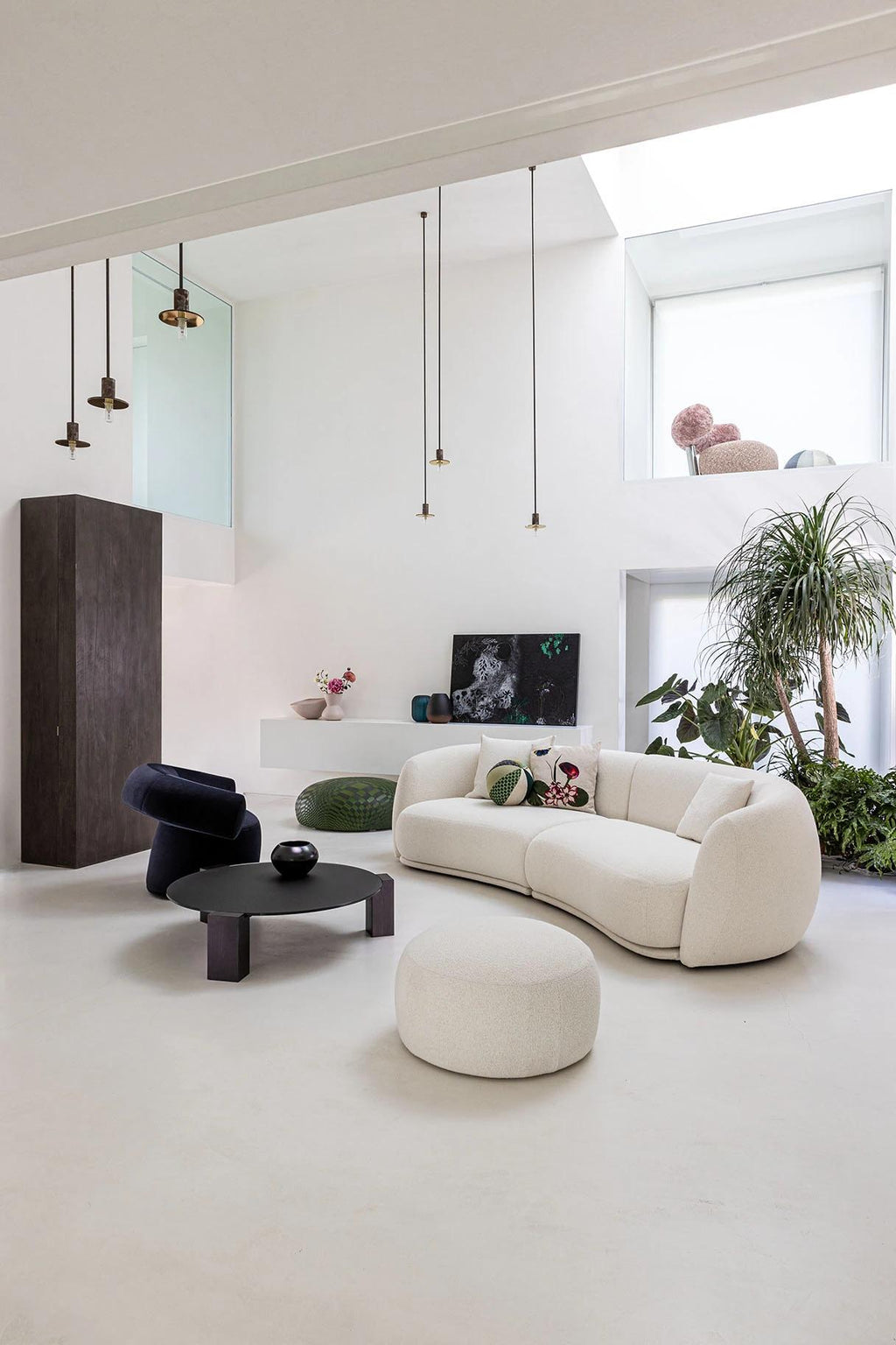 https://a.1stdibscdn.com/moroso-pacific-3-seater-sofa-in-white-sand-by-patricia-urquiola-for-sale-picture-5/f_16392/f_466950721758119851940/bl5i6312_52018844422_o_master.jpg