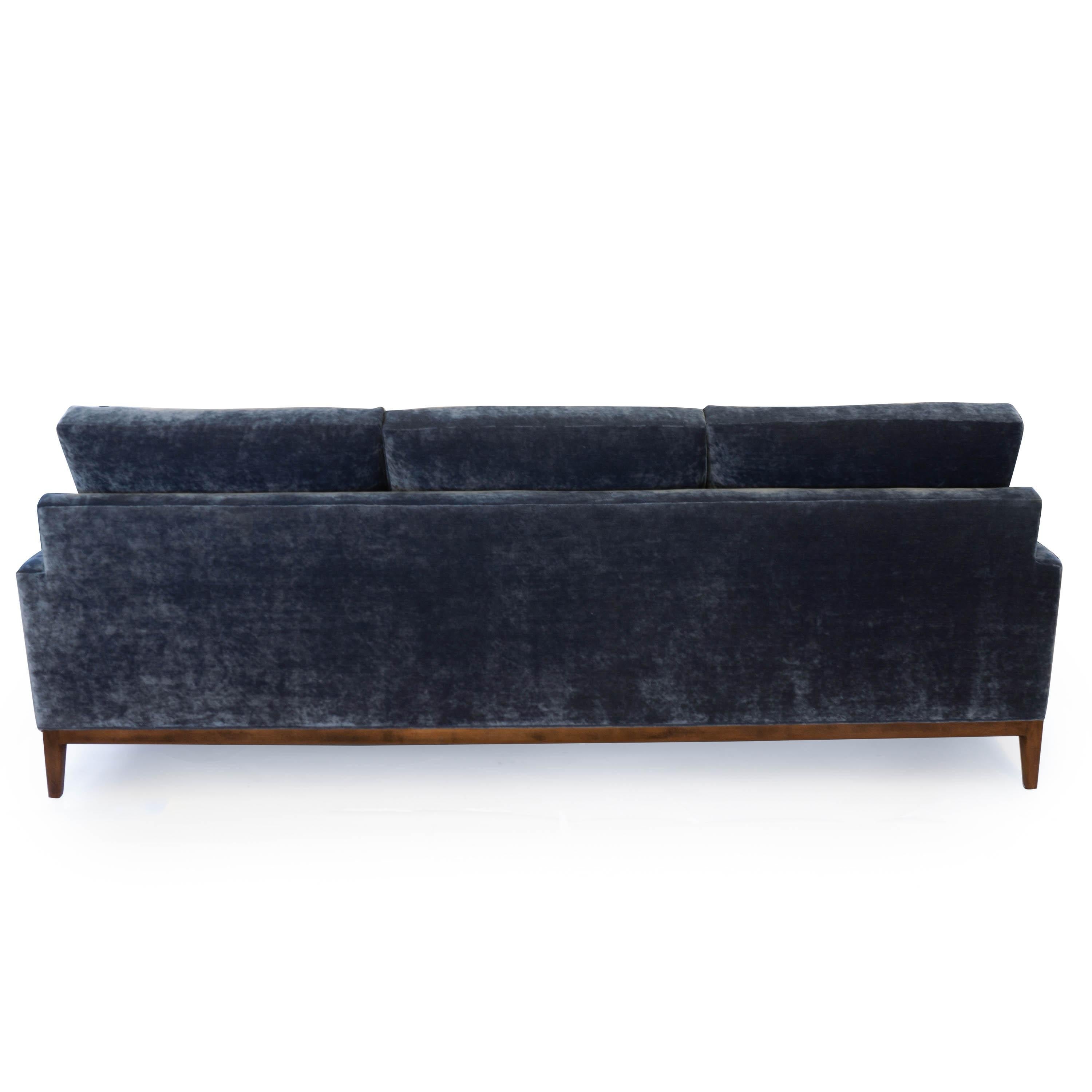 https://a.1stdibscdn.com/mid-century-modern-sofa-in-blue-velvet-for-sale-picture-6/f_21233/1552671773740/bluevelvetsofa_back_master.jpg