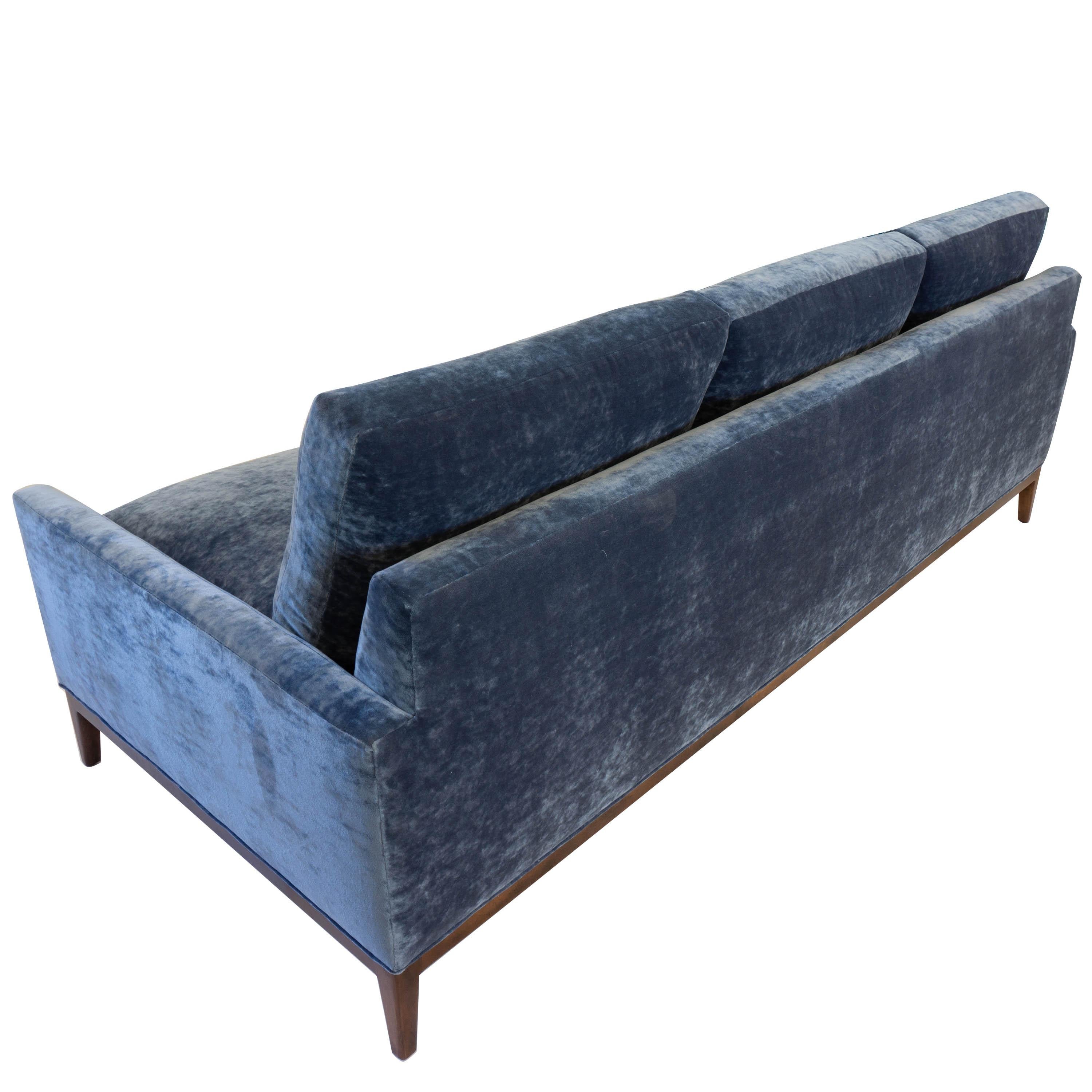 https://a.1stdibscdn.com/mid-century-modern-sofa-in-blue-velvet-for-sale-picture-8/f_21233/1552671770816/bluevelvetsofa_backangle_master.jpg