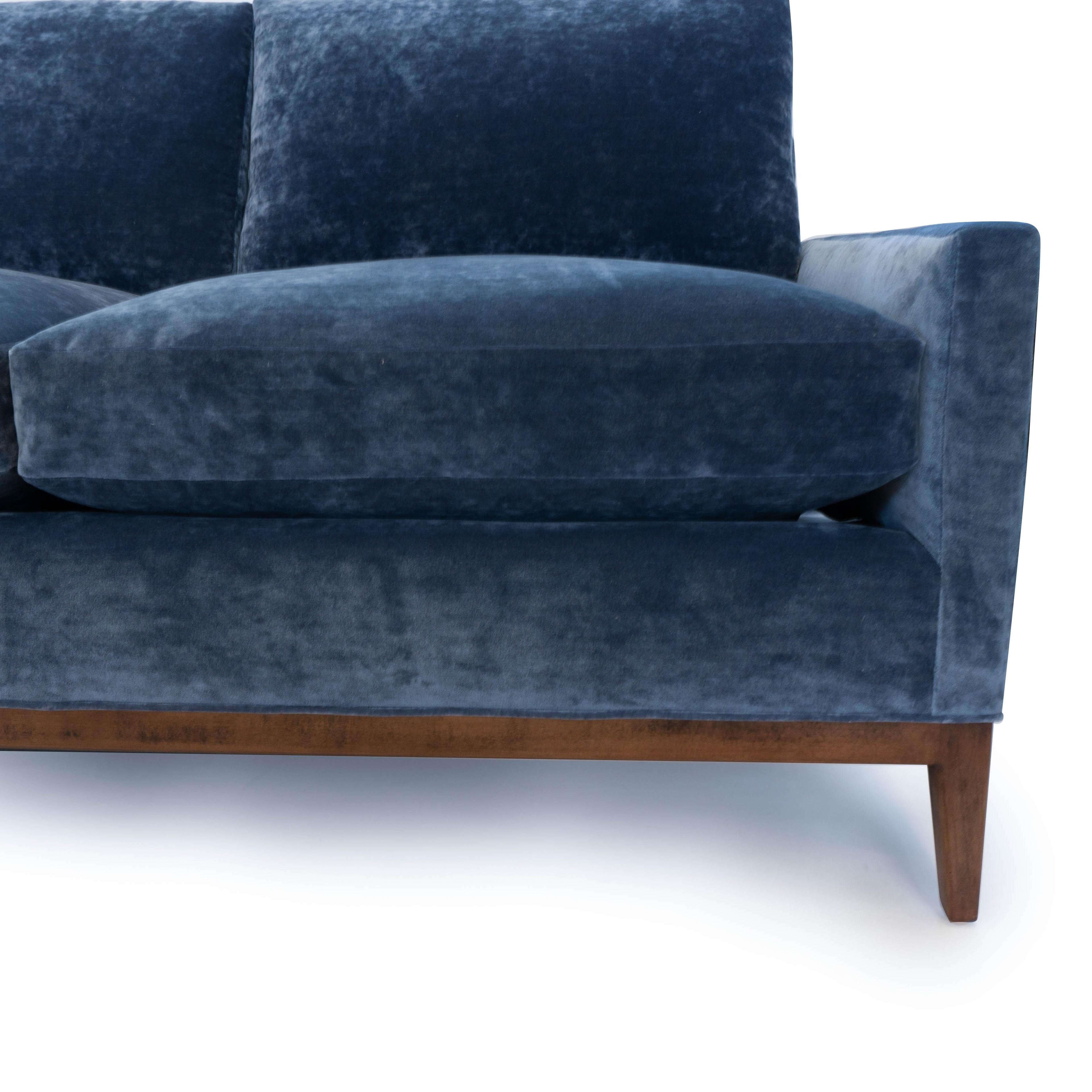 https://a.1stdibscdn.com/mid-century-modern-sofa-in-blue-velvet-for-sale-picture-18/f_21233/f_140259021552671815662/bluevelvetsofa_detail10_master.jpg
